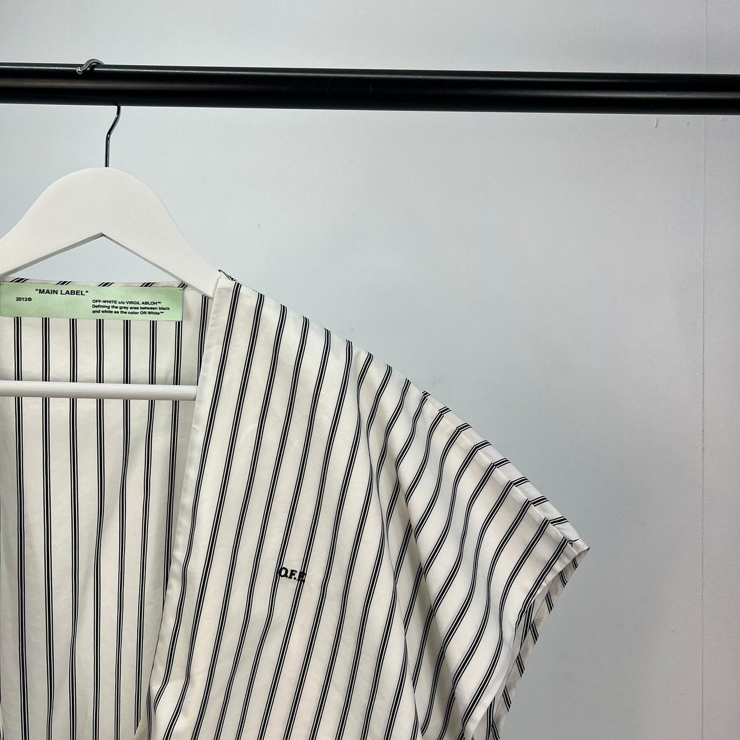 Off-White White Stripe Cropped Tie Shirt - UK 8/10
