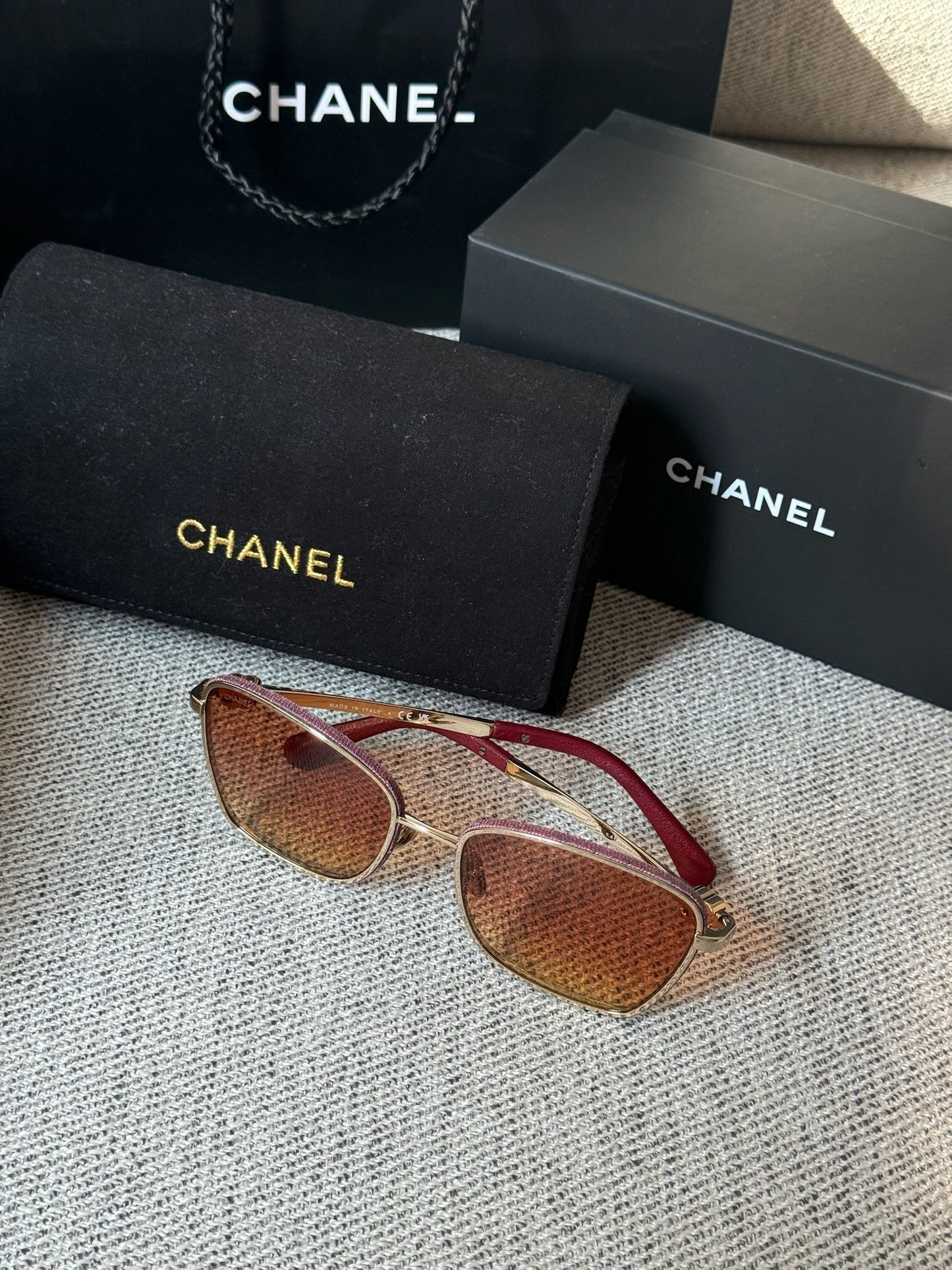 Chanel Square CC Metal, Calfskin
Gold Sunglass