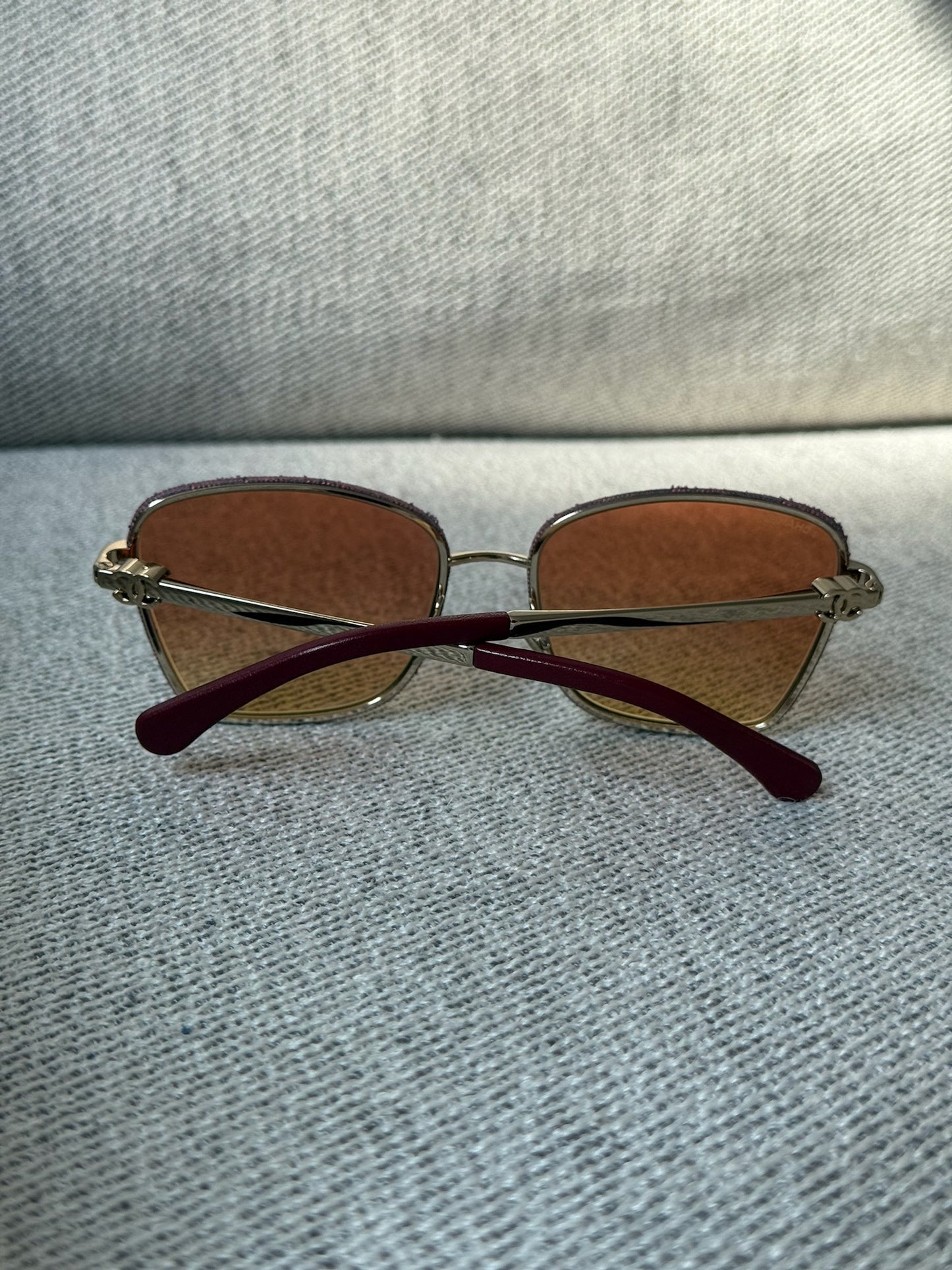 Chanel Square CC Metal, Calfskin
Gold Sunglass