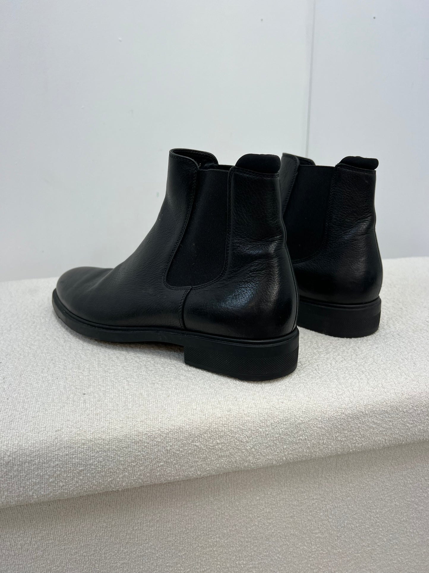 Hugo Boss Black Leather Ankle Boot - UK 6