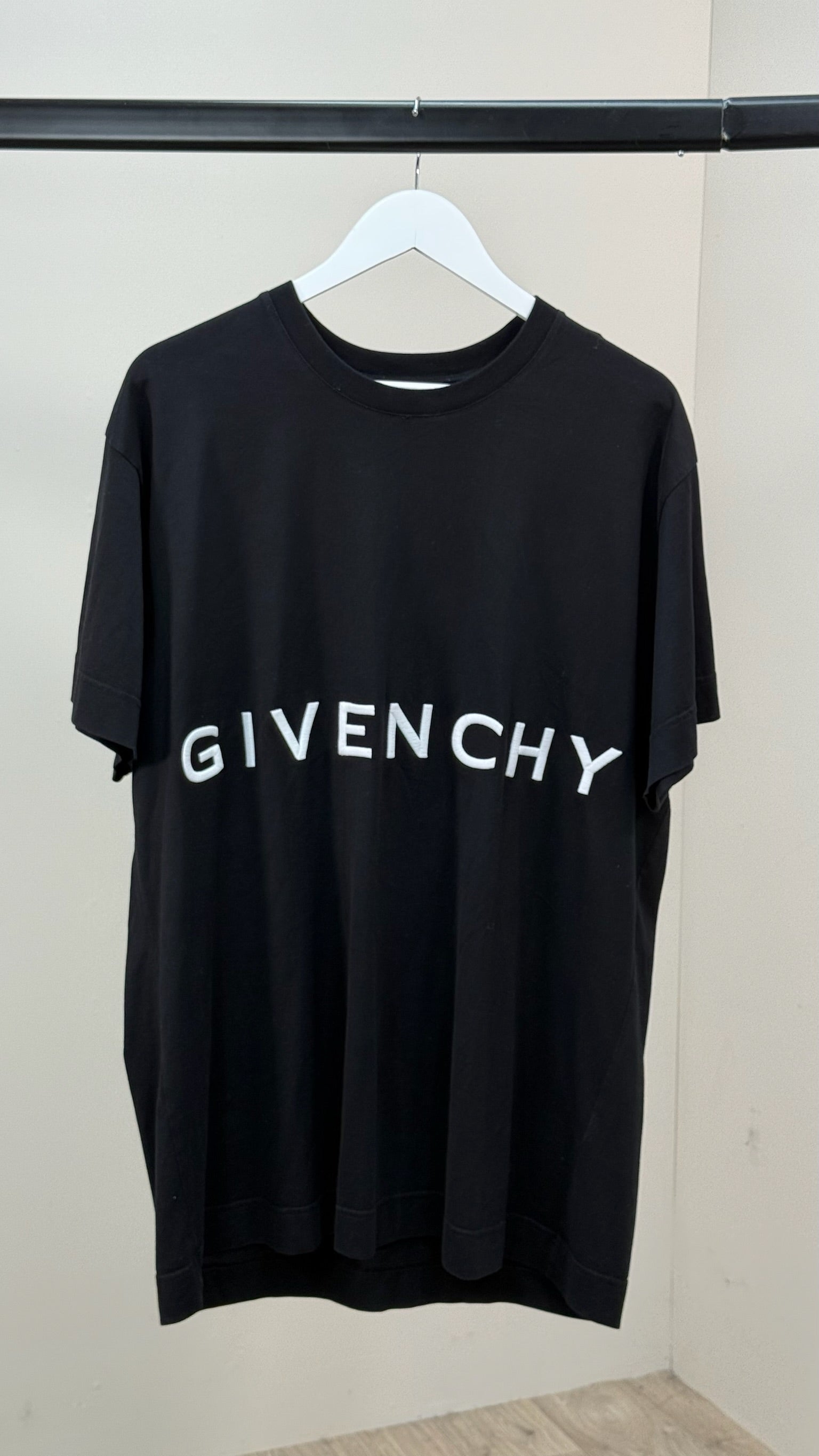 Givenchy Black White 4G Motif Logo T-Shirt - XL – Only Worn Once