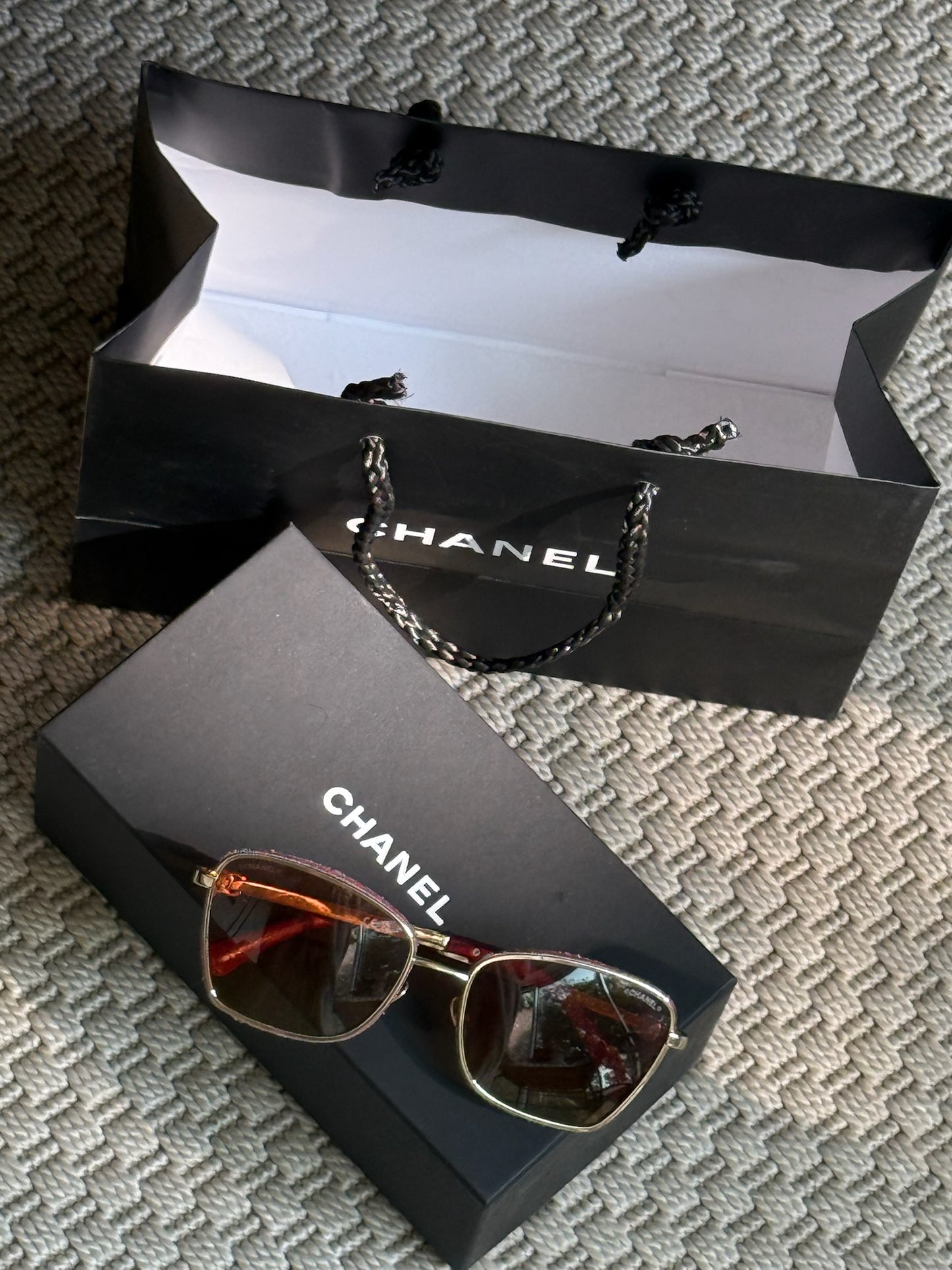 Chanel Square CC Metal, Calfskin
Gold Sunglass