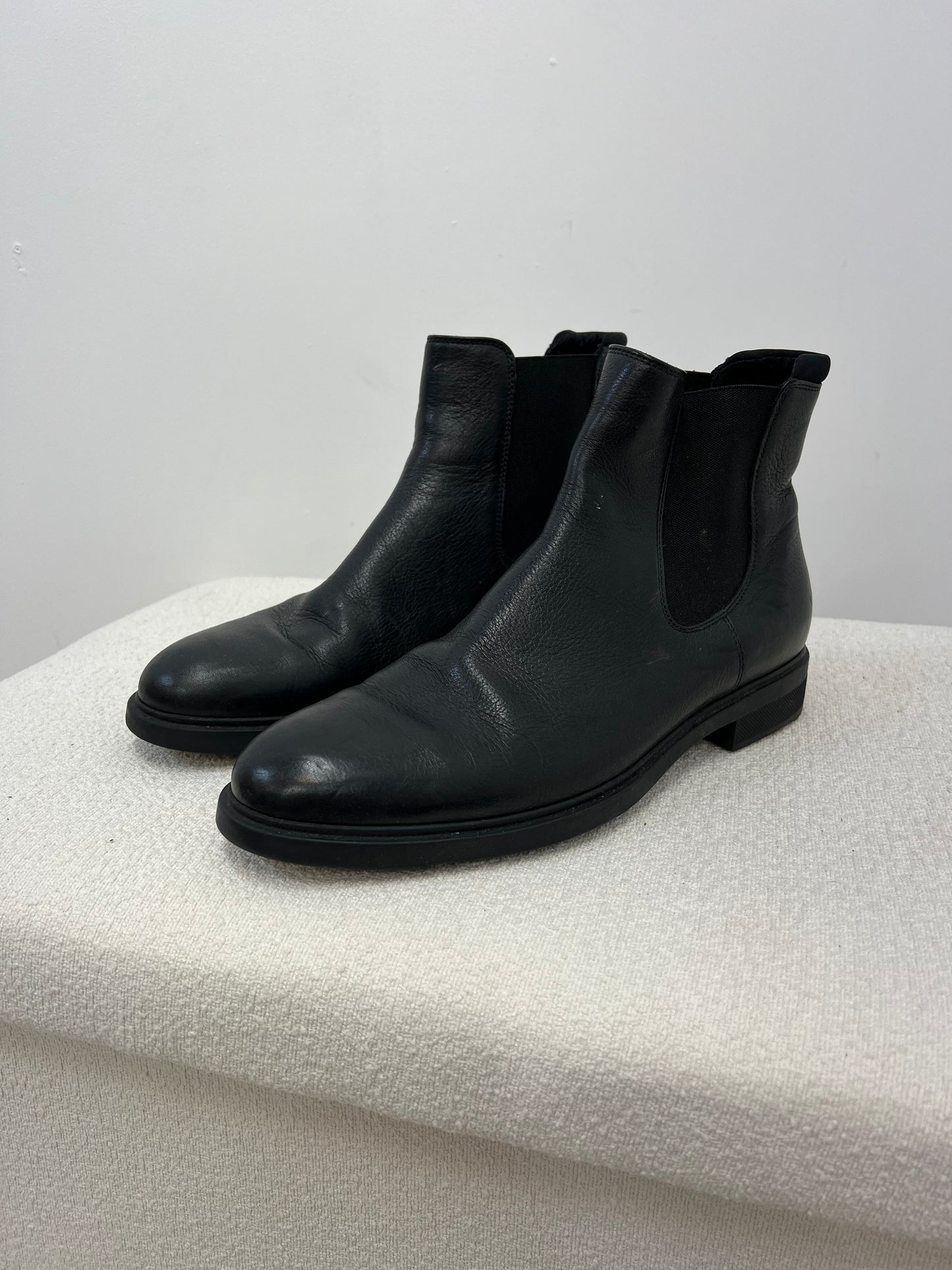 Hugo Boss Black Leather Ankle Boot - UK 6