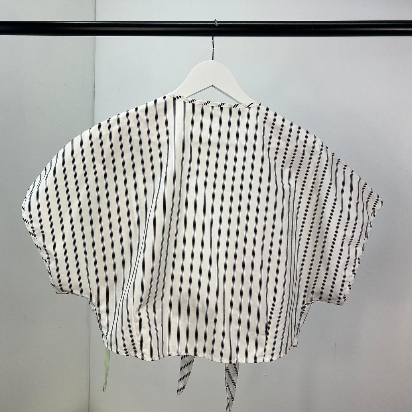 Off-White White Stripe Cropped Tie Shirt - UK 8/10
