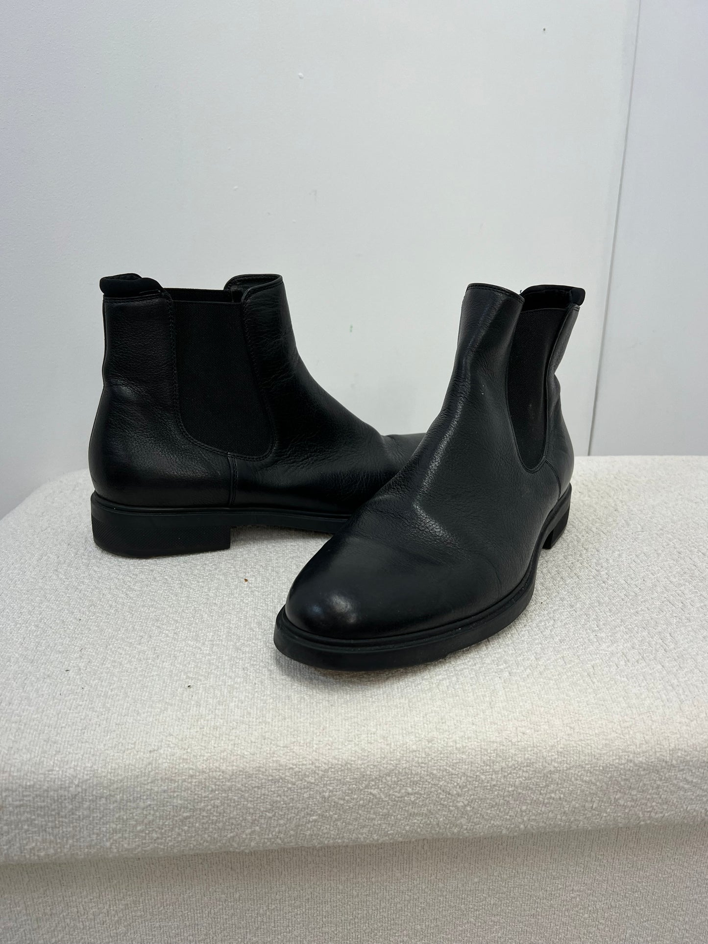 Hugo Boss Black Leather Ankle Boot - UK 6