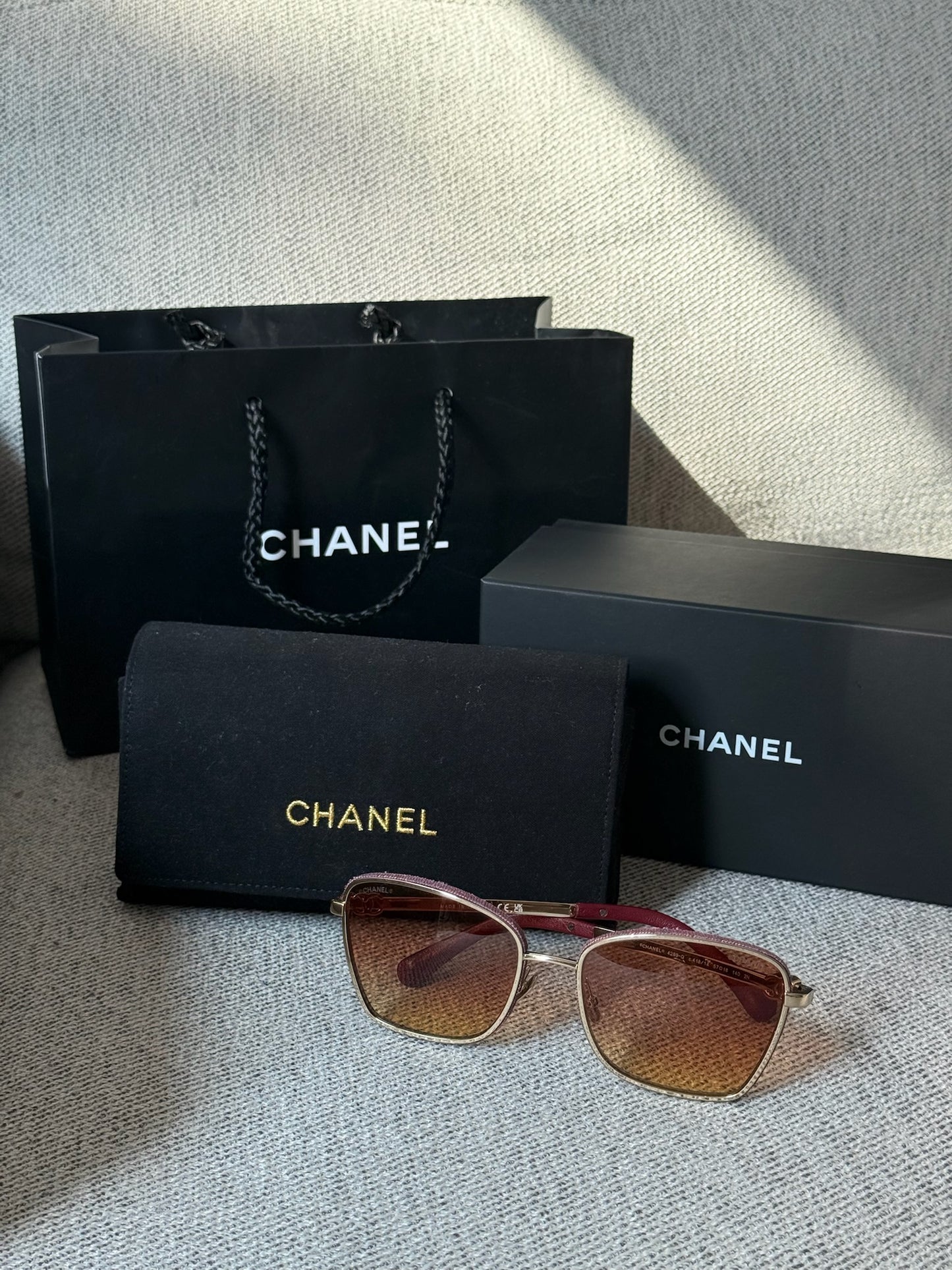 Chanel Square CC Metal, Calfskin
Gold Sunglass