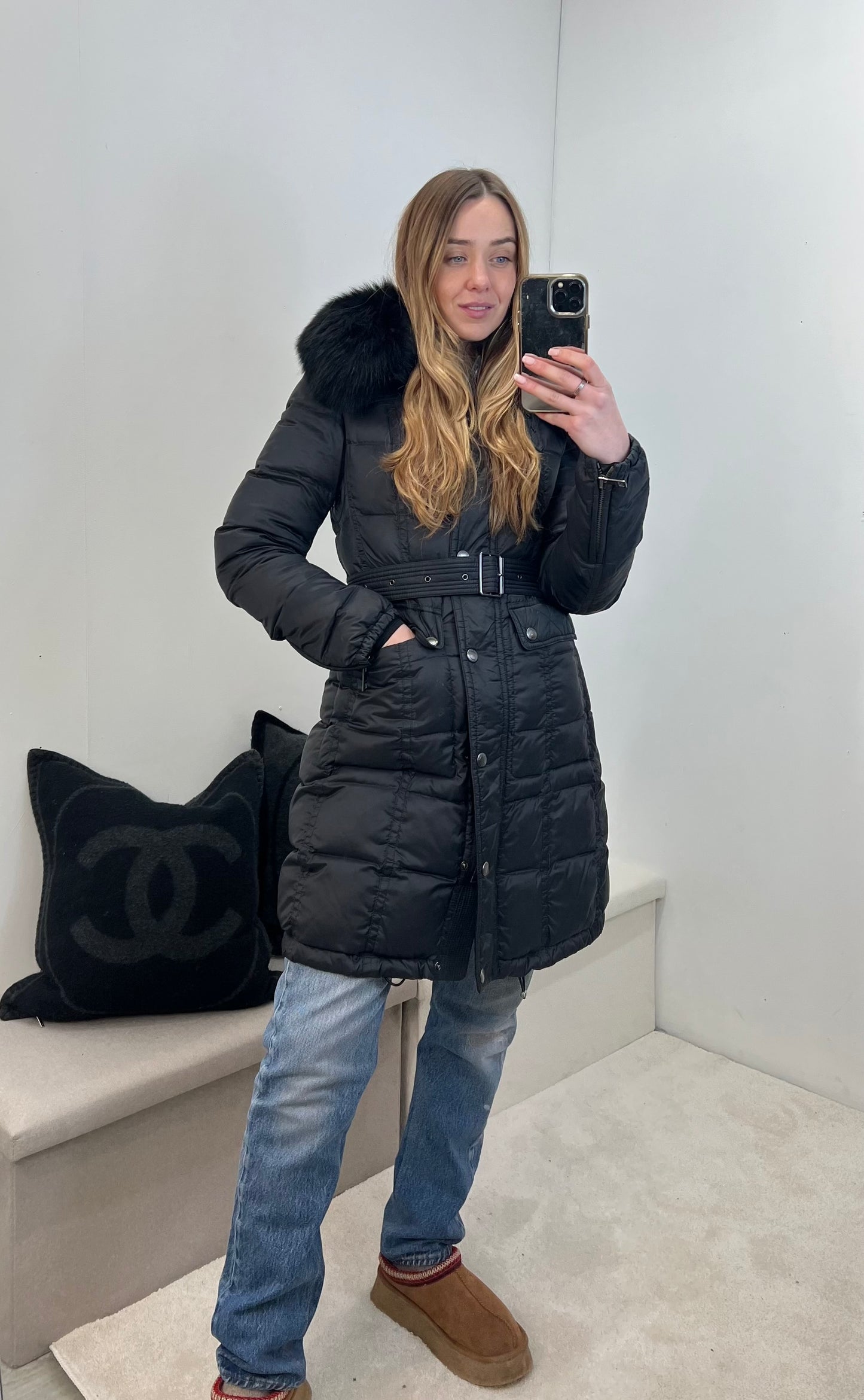 Burberry black quilted down belted jacket with fur collar - UK 6/8