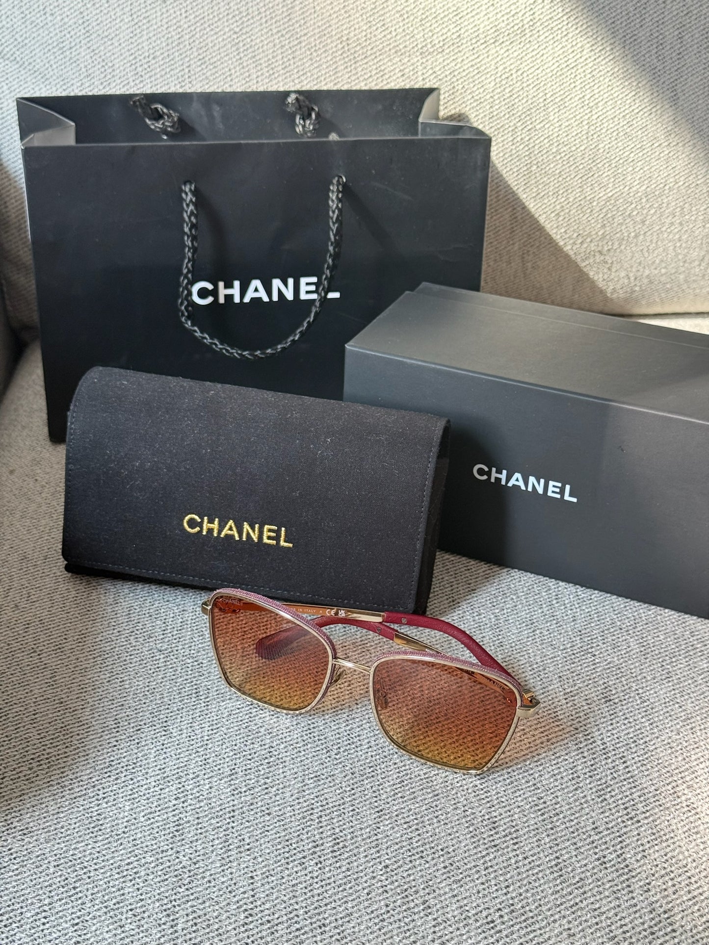 Chanel Square CC Metal, Calfskin
Gold Sunglass