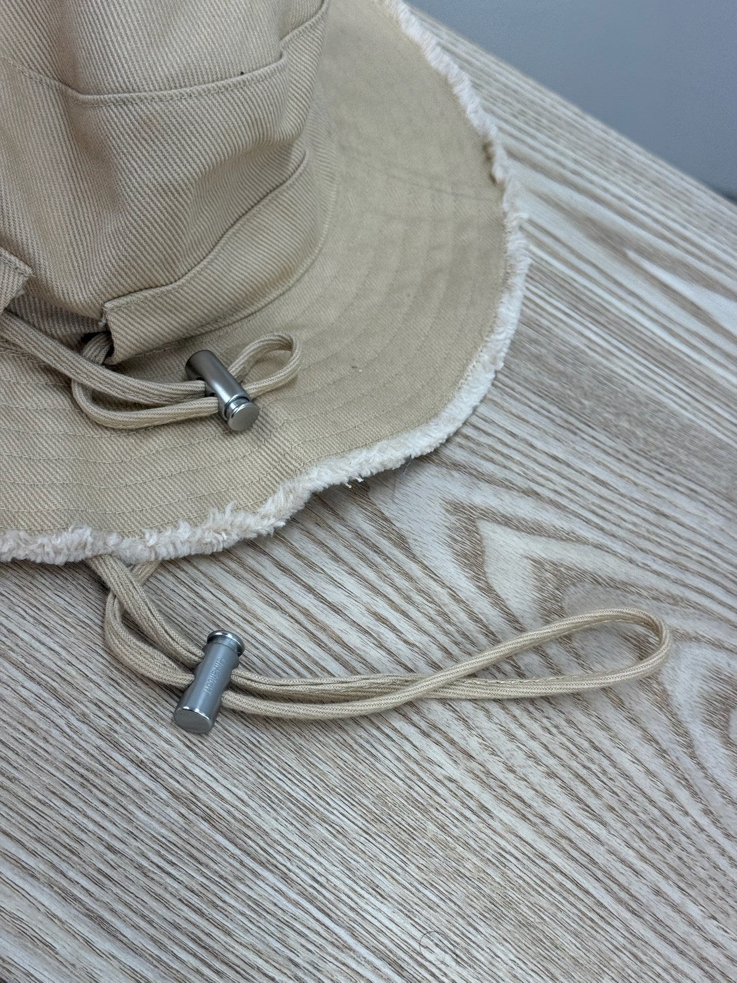 Jacquemus Beige Logo Bucket Hat - 60/L