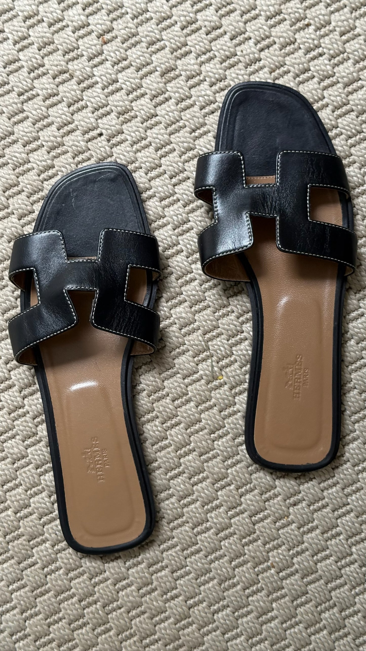 Hermès Black Oran Sandals- 39 / UK 6