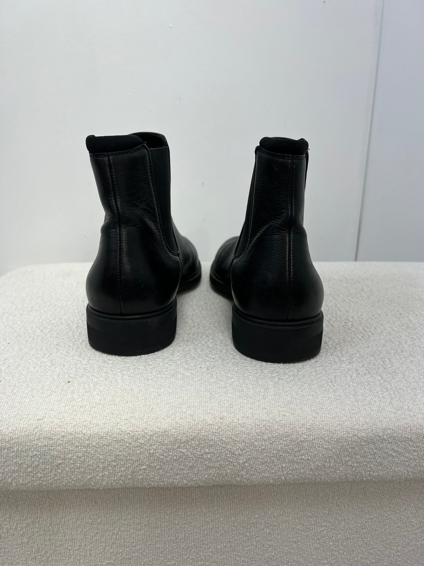 Hugo Boss Black Leather Ankle Boot - UK 6
