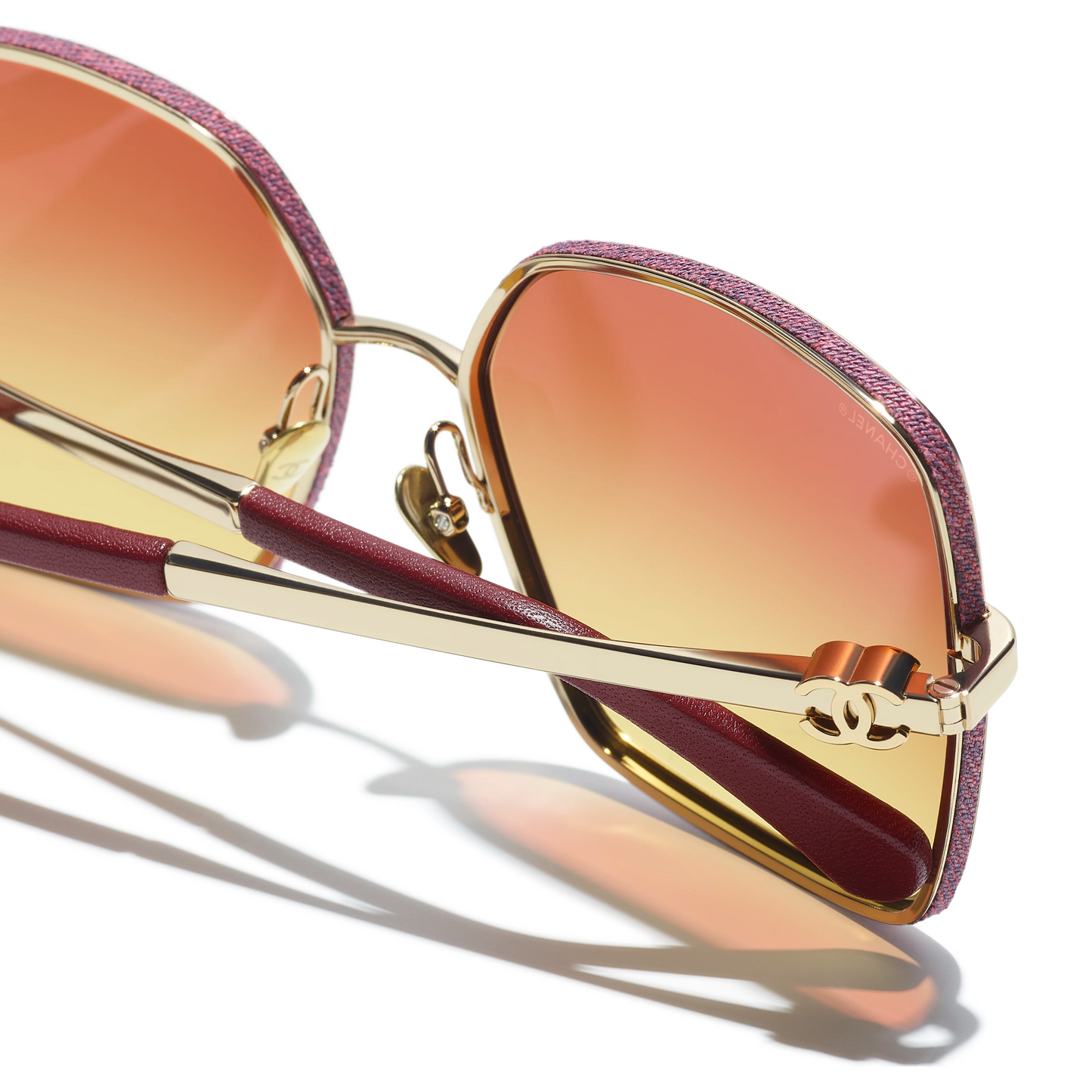 Chanel Square CC Metal, Calfskin
Gold Sunglass