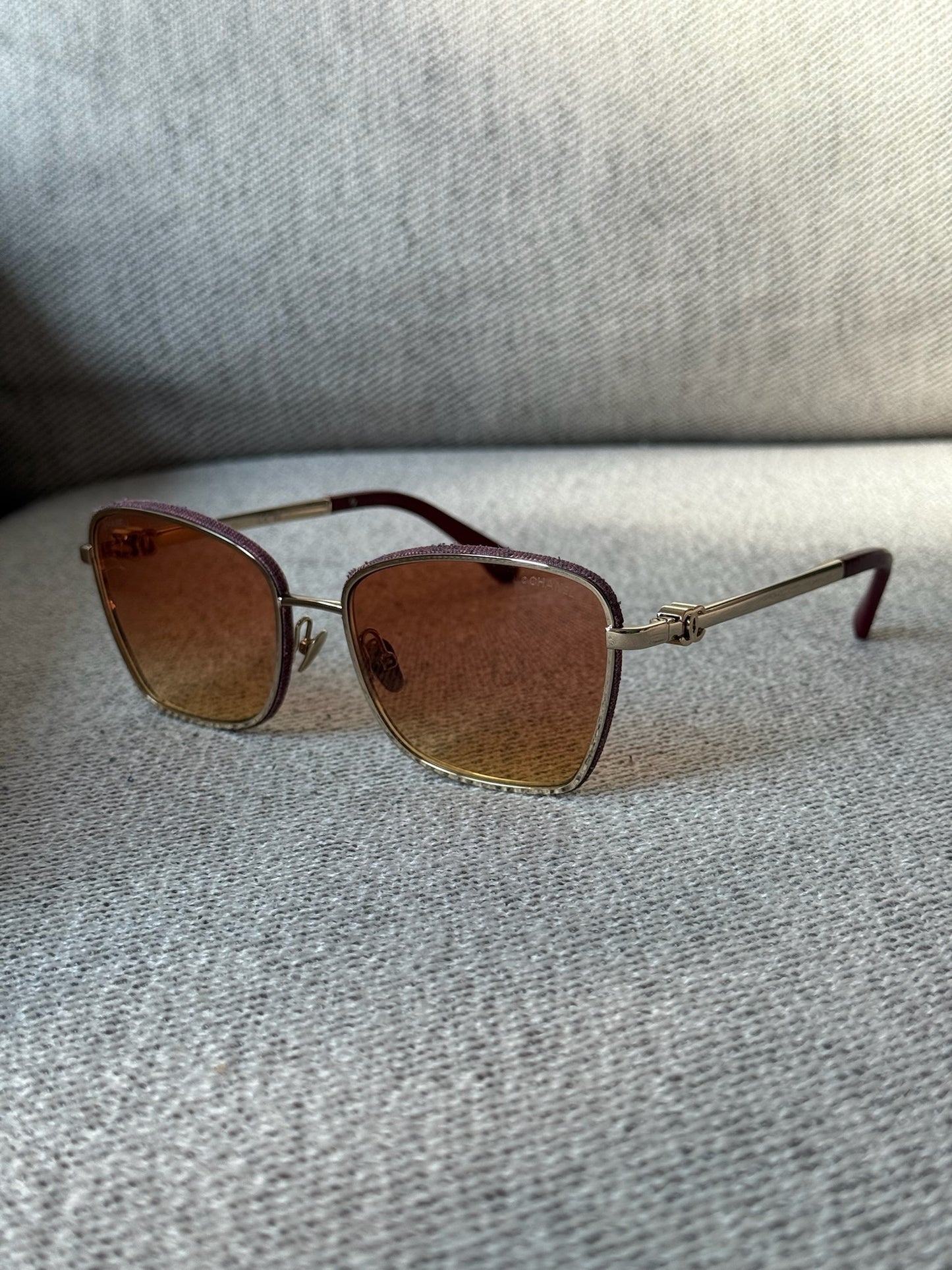 Chanel Square CC Metal, Calfskin
Gold Sunglass