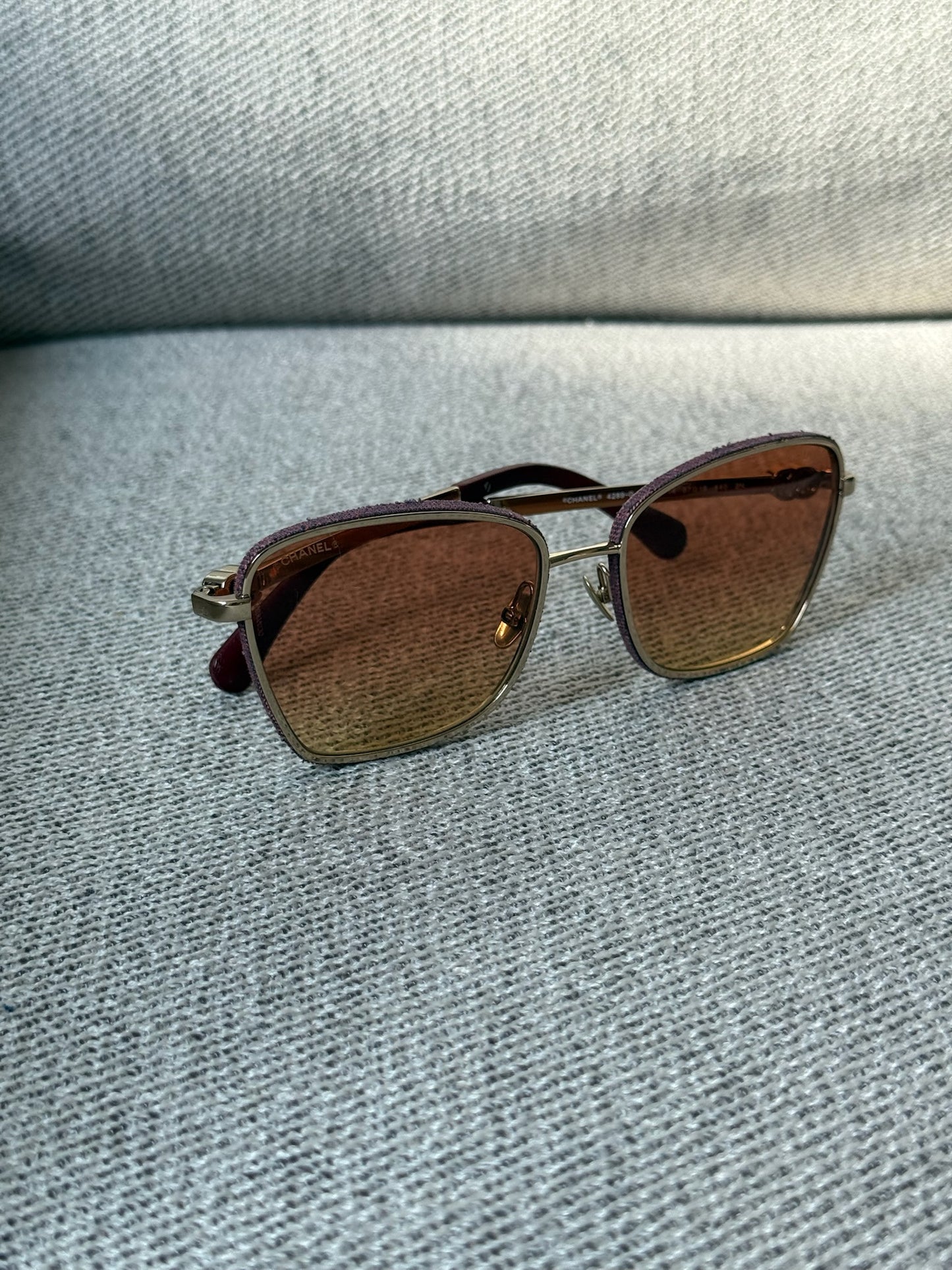 Chanel Square CC Metal, Calfskin
Gold Sunglass