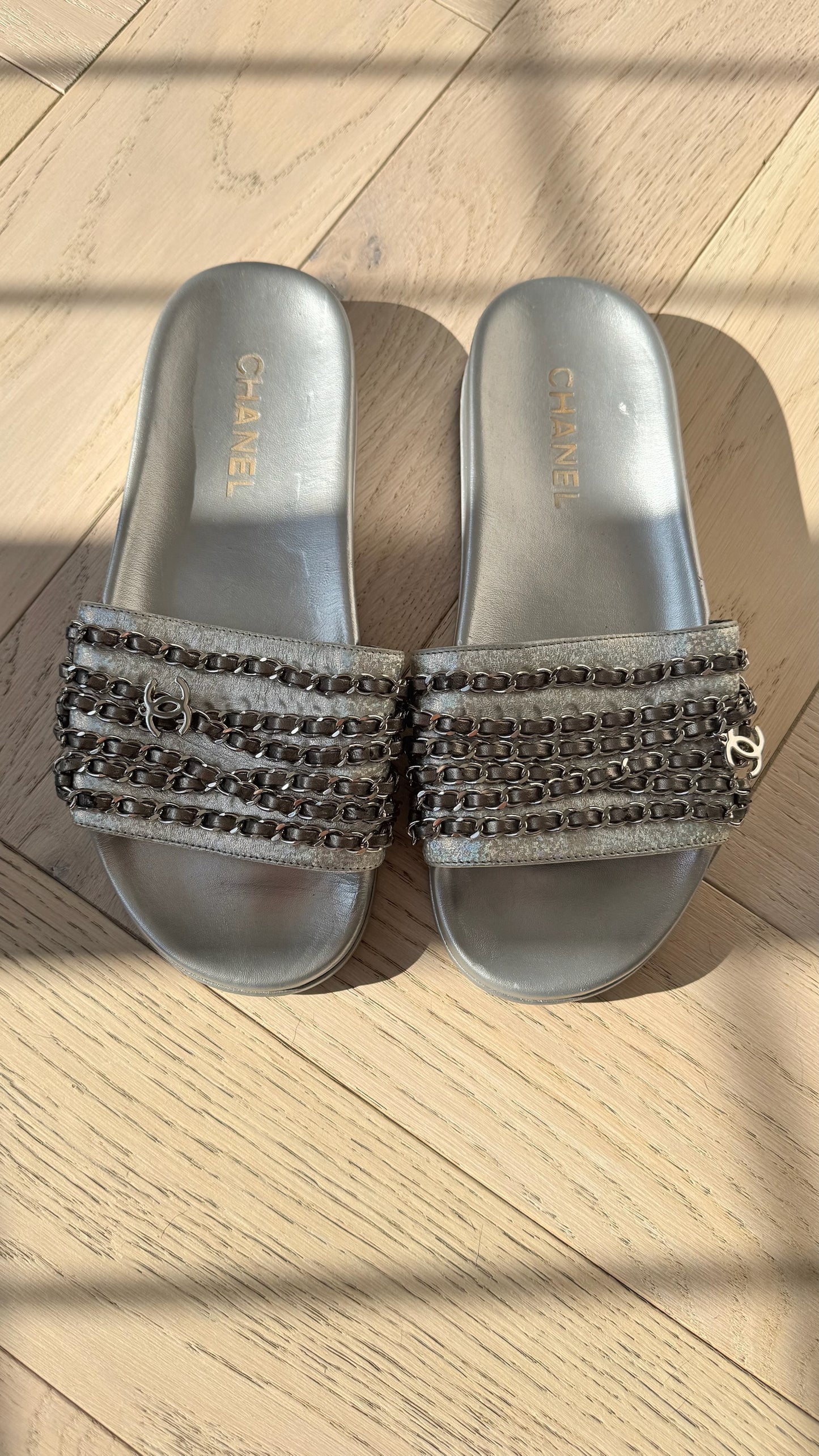 Chanel Silver CC Chainlink Flat Slide Sandals – EU 39 / UK 6