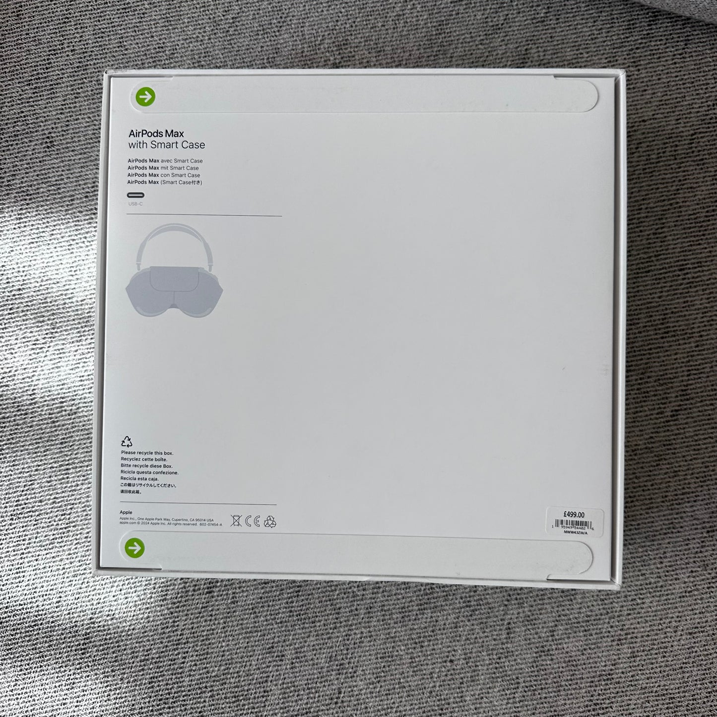 Apple AirPod amax headphones with Smart Case - brand new in box