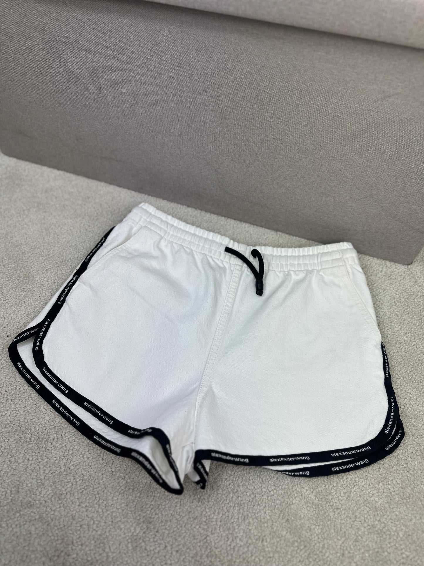 ALEXANDER WANG White & Black Logo Cotton Shorts - Small