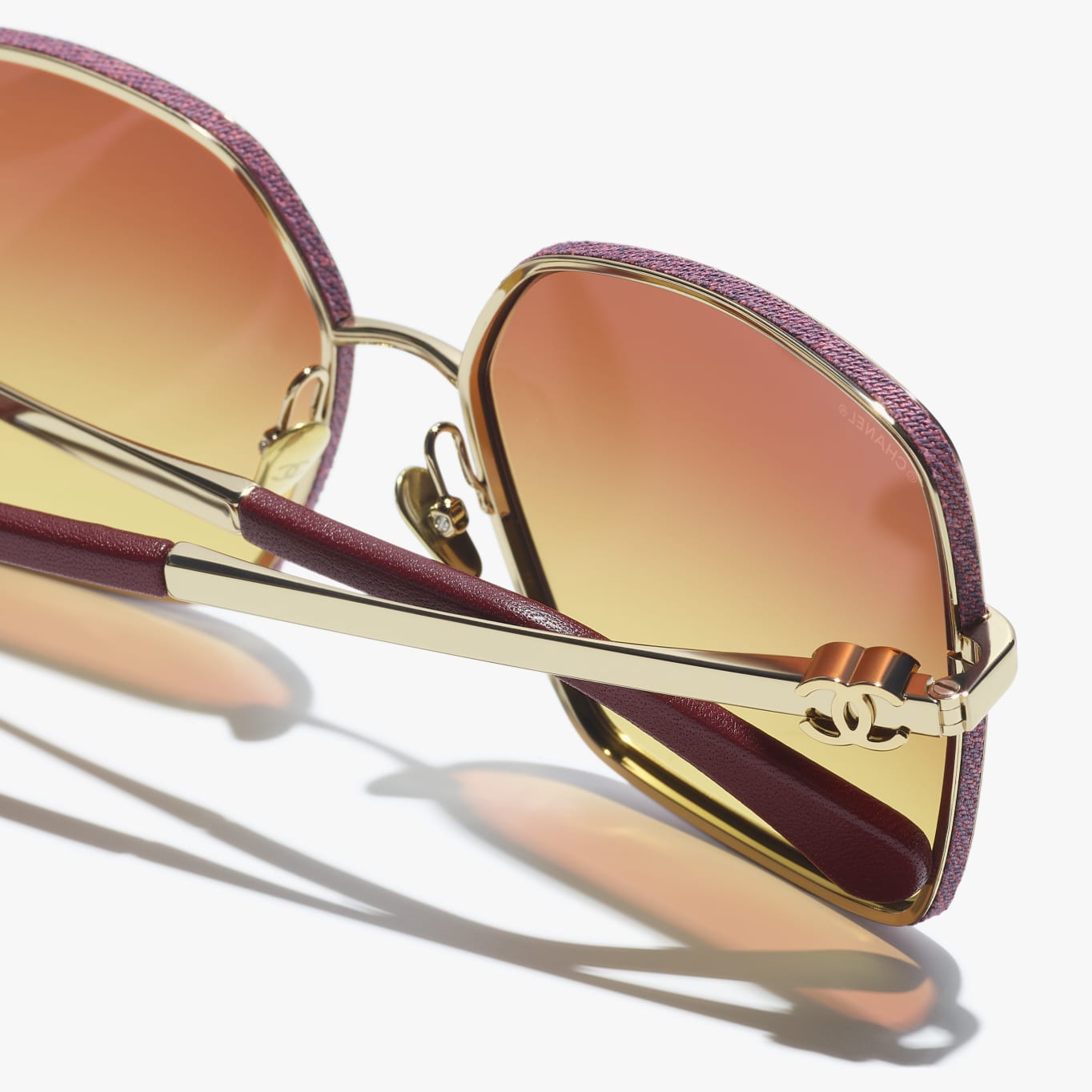 Chanel Square CC Metal, Calfskin
Gold Sunglass