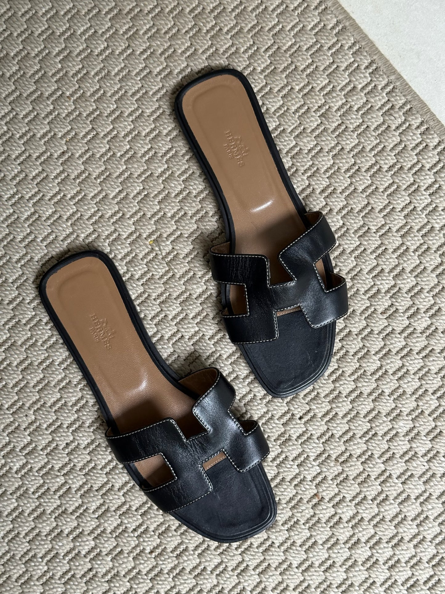 Hermès Black Oran Sandals- 39 / UK 6