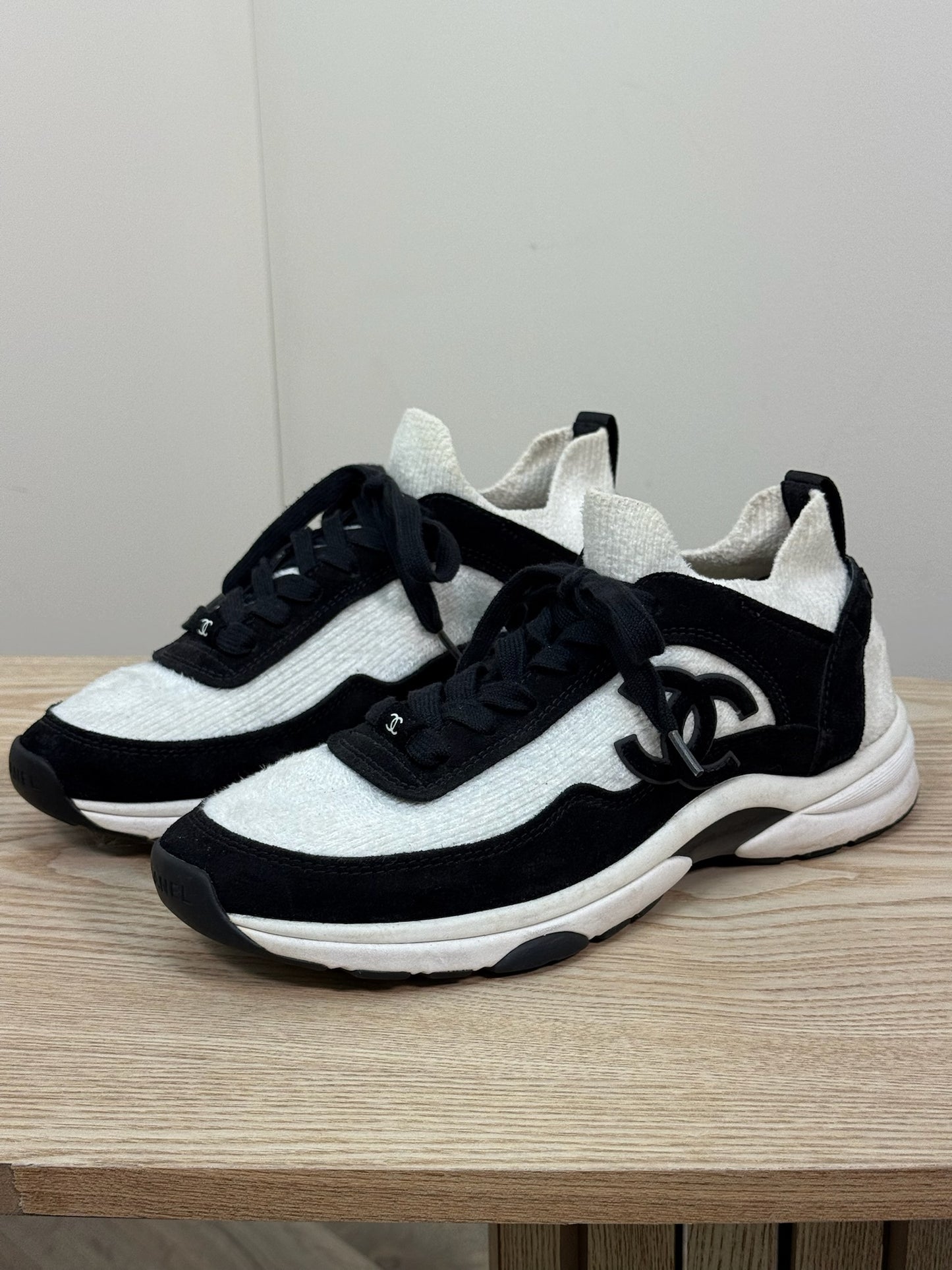 Chanel Black And White Fabric Suede Calfskin CC Trainers - UK 7