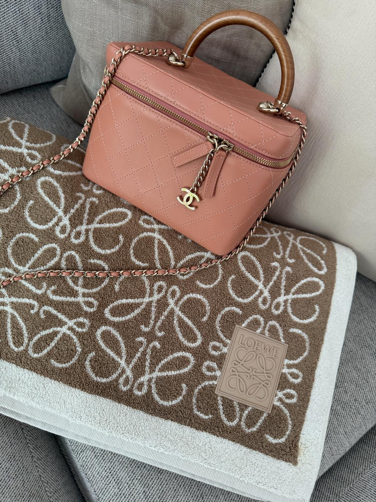 Chanel Knock On Wood Vanity Salmon Pink Case