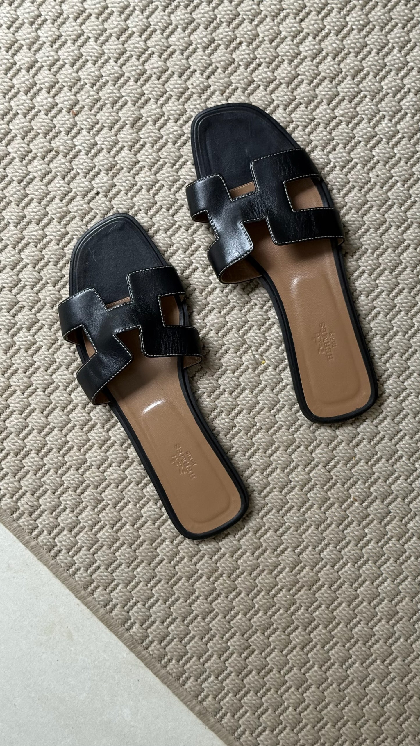 Hermès Black Oran Sandals- 39 / UK 6