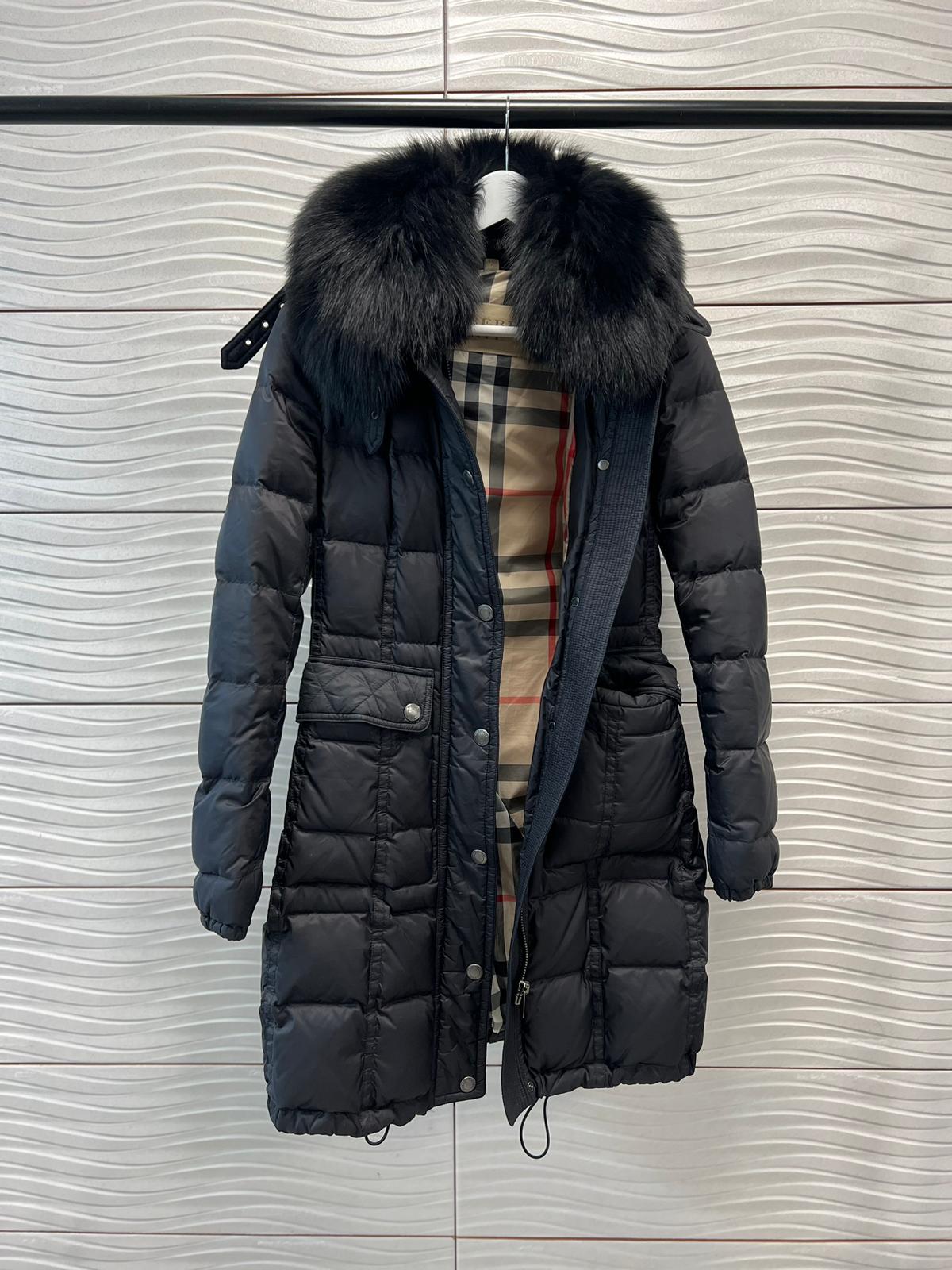 Burberry black quilted down belted jacket with fur collar - UK 6/8