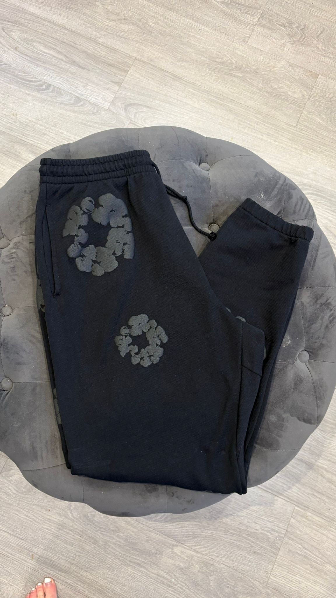 Denim Tears Black Monochrome Wreath Tracksuit Bottoms – XL