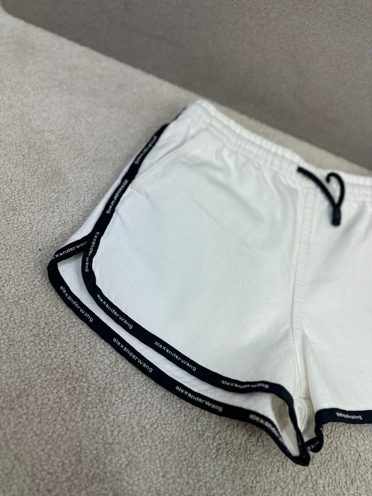 ALEXANDER WANG White & Black Logo Cotton Shorts - Small