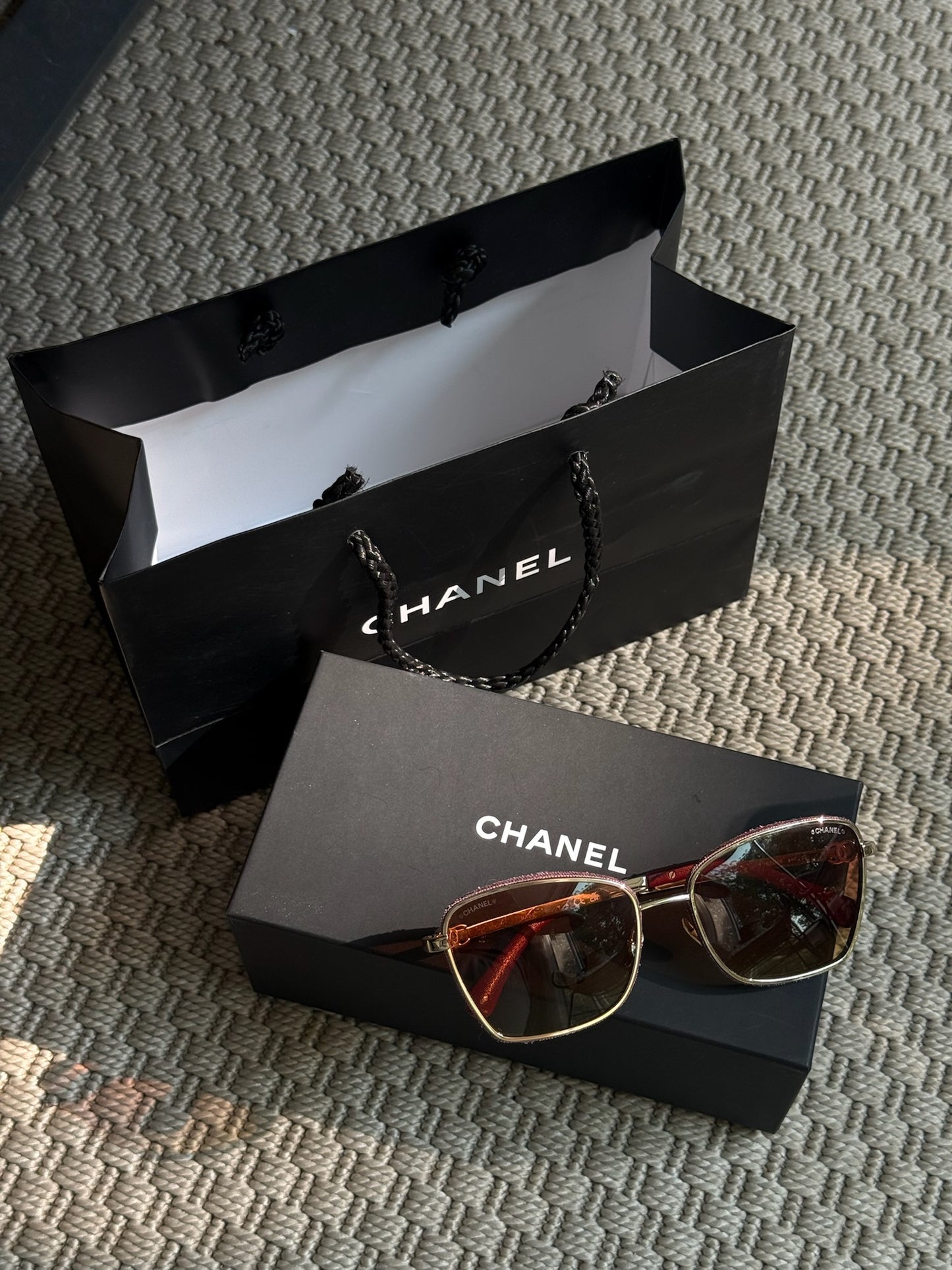 Chanel Square CC Metal, Calfskin
Gold Sunglass