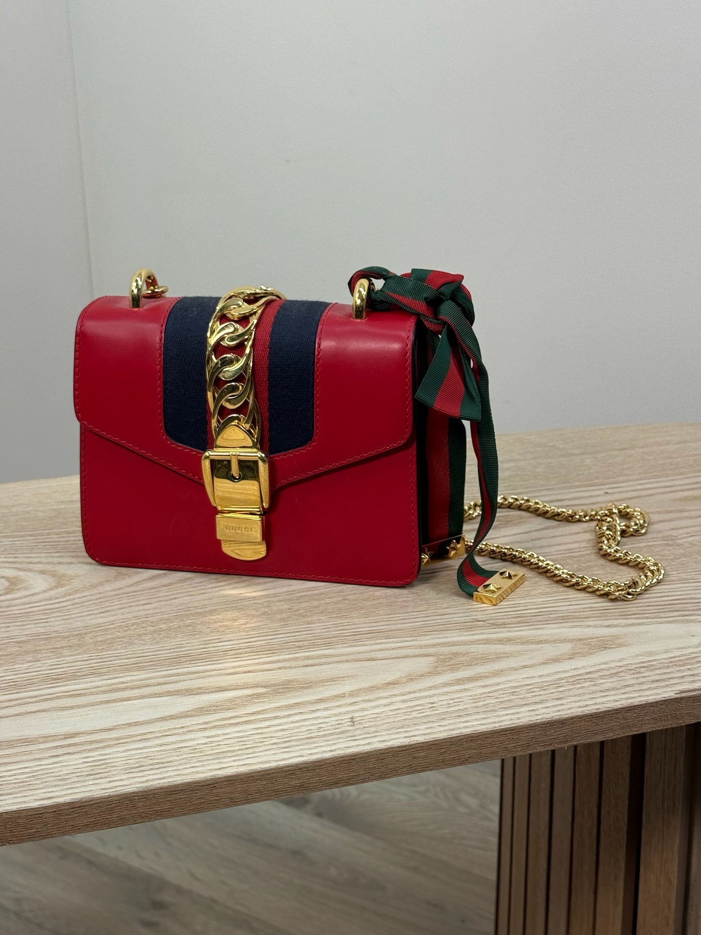 Gucci Red Sylvie Chain Crossbody Leather Handbag - One Size