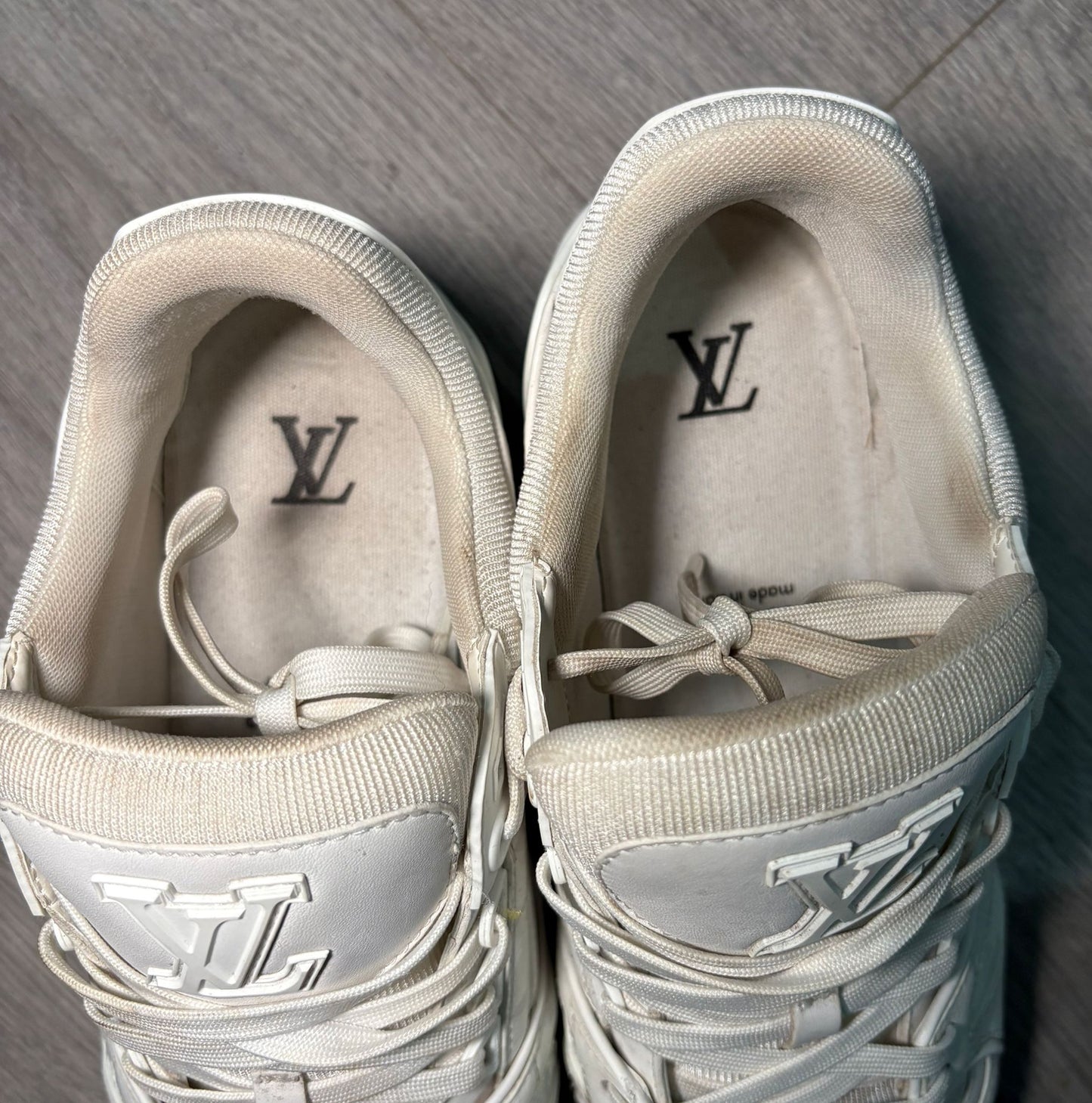 Louis Vuitton White Monogram LV Trainer – UK 7.5