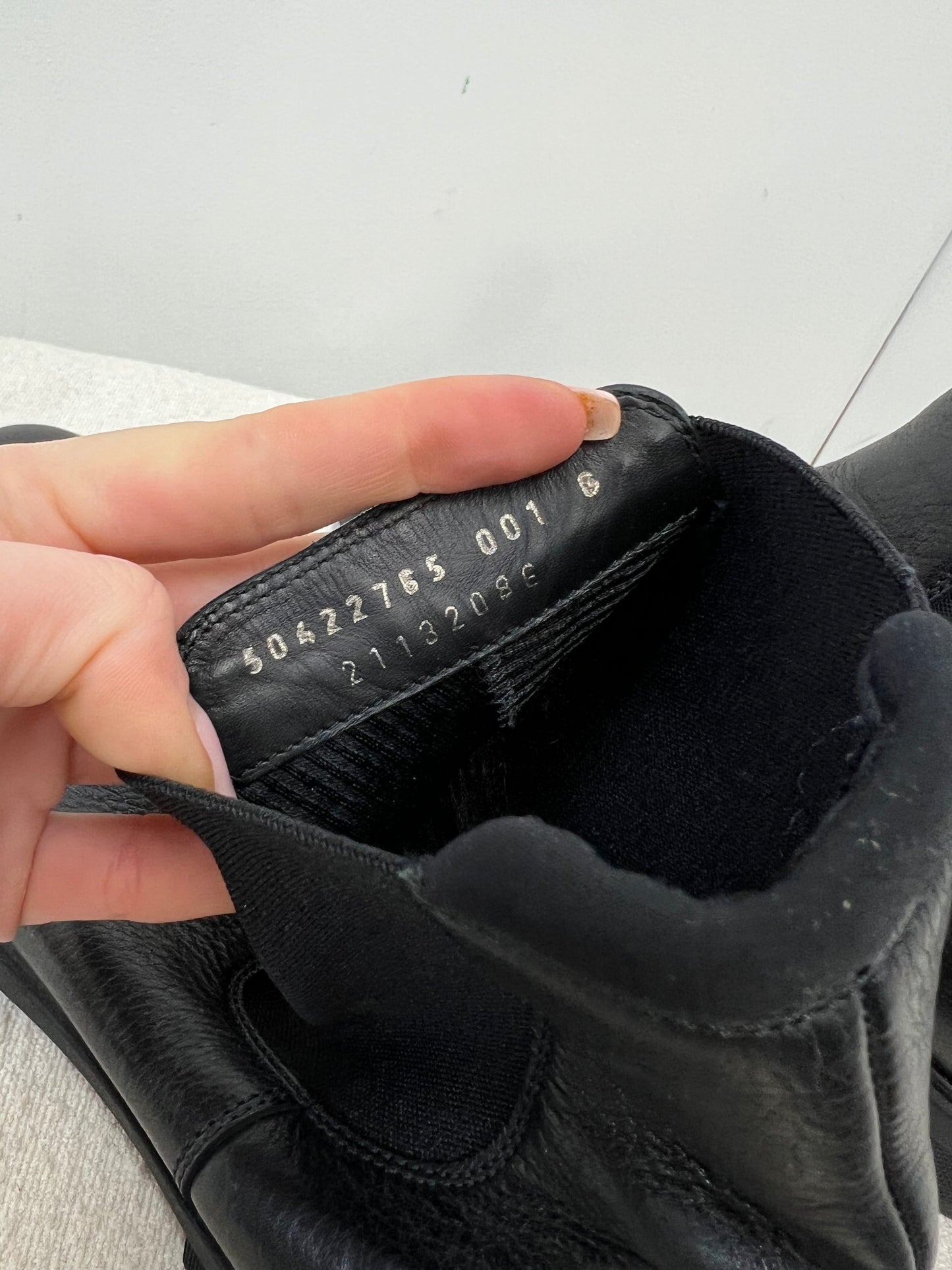 Hugo Boss Black Leather Ankle Boot - UK 6