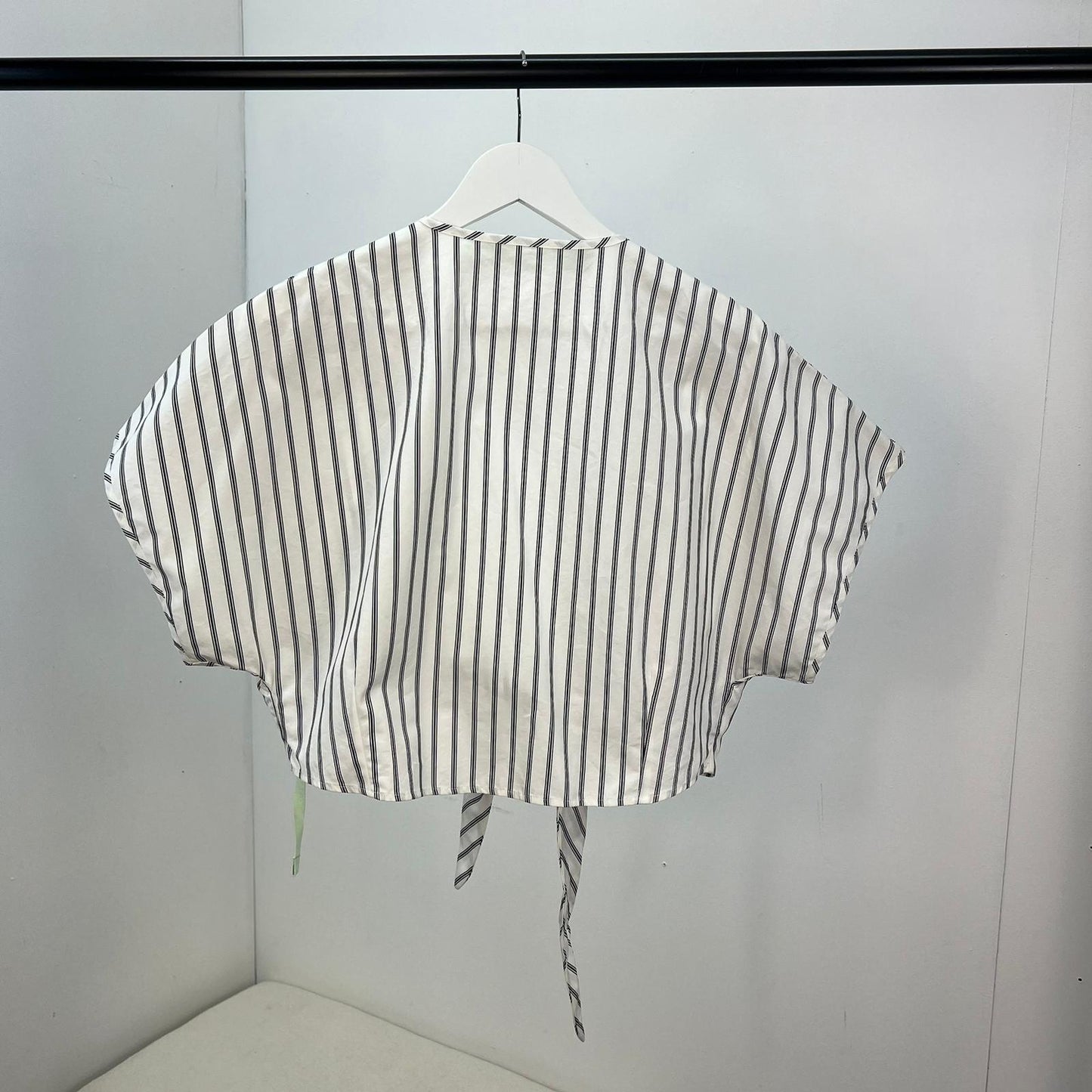 Off-White White Stripe Cropped Tie Shirt - UK 8/10