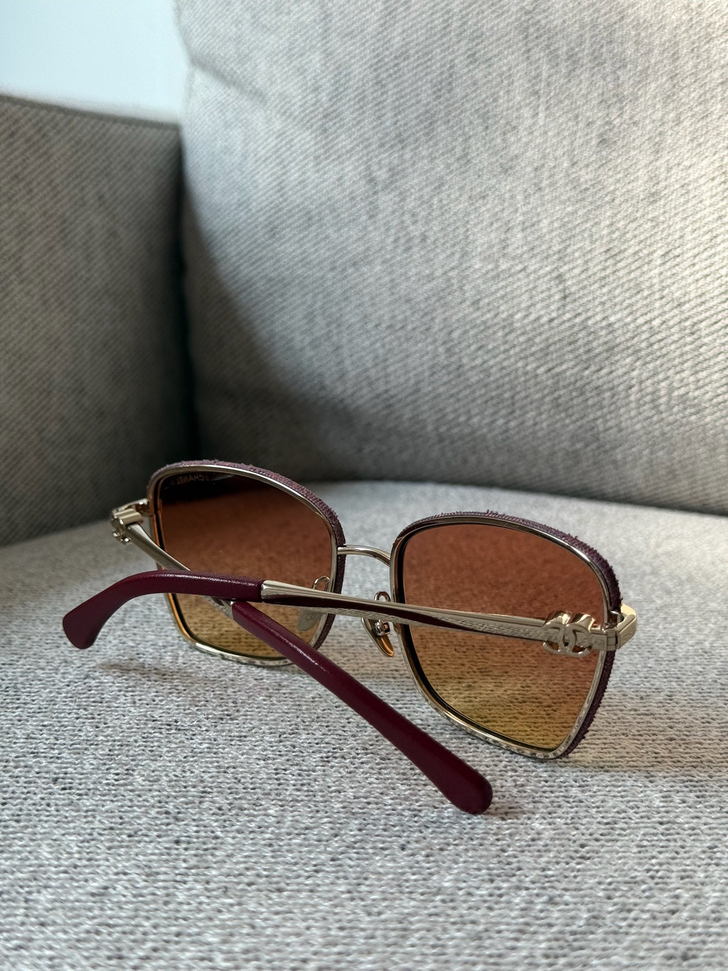 Chanel Square CC Metal, Calfskin
Gold Sunglass