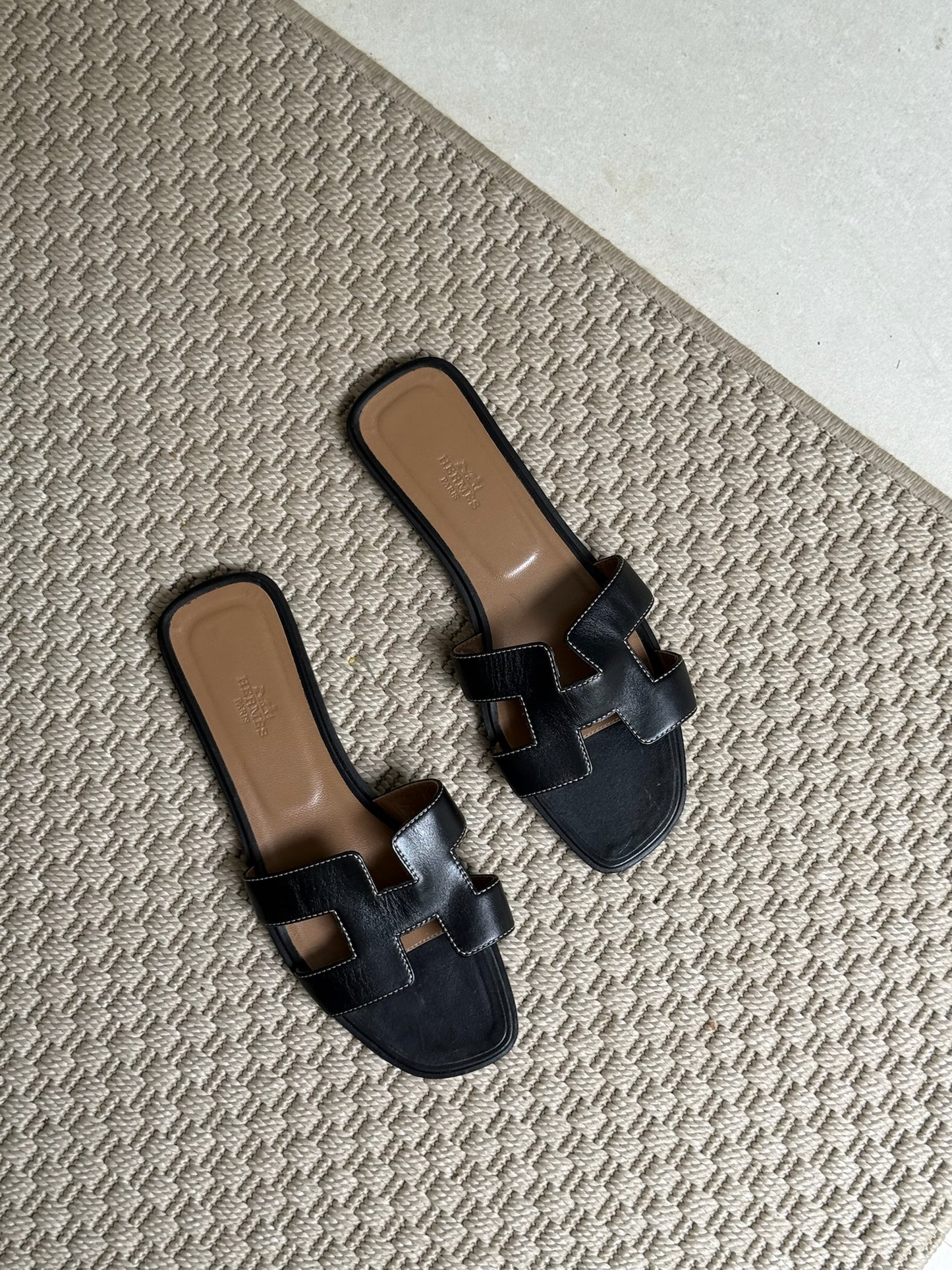 Hermès Black Oran Sandals- 39 / UK 6