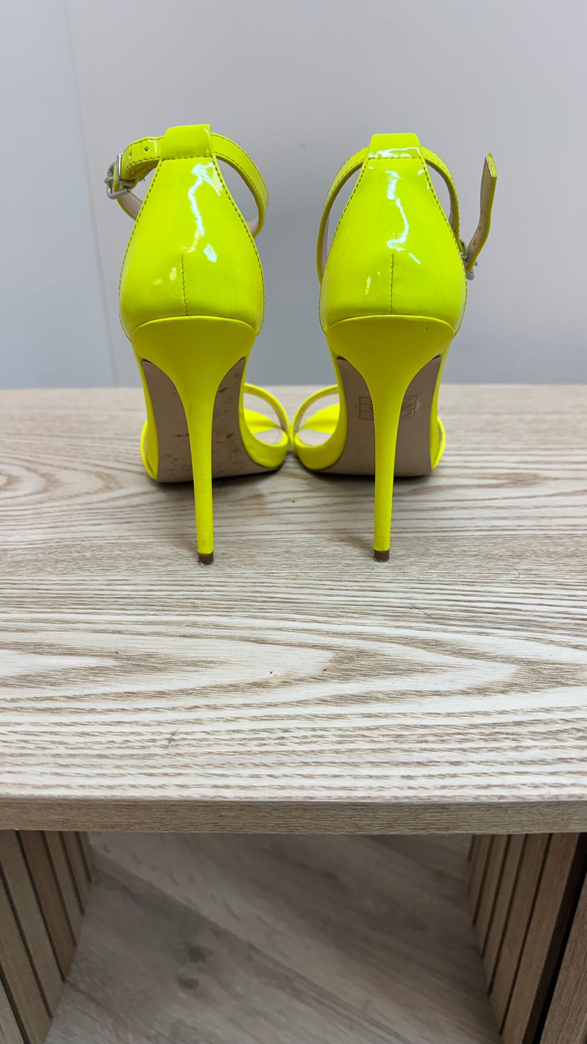 Carvela Yellow Glacier Patent Heels – EU 38 / UK 5