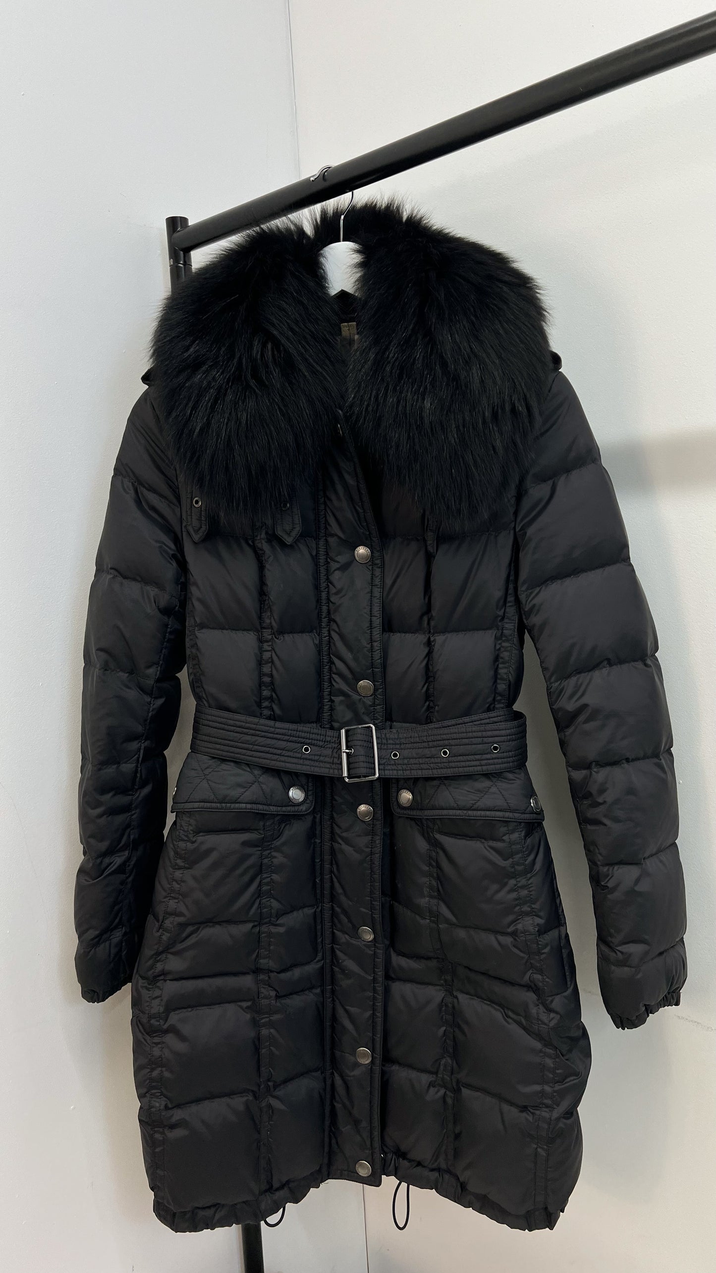 Burberry black quilted down belted jacket with fur collar - UK 6/8