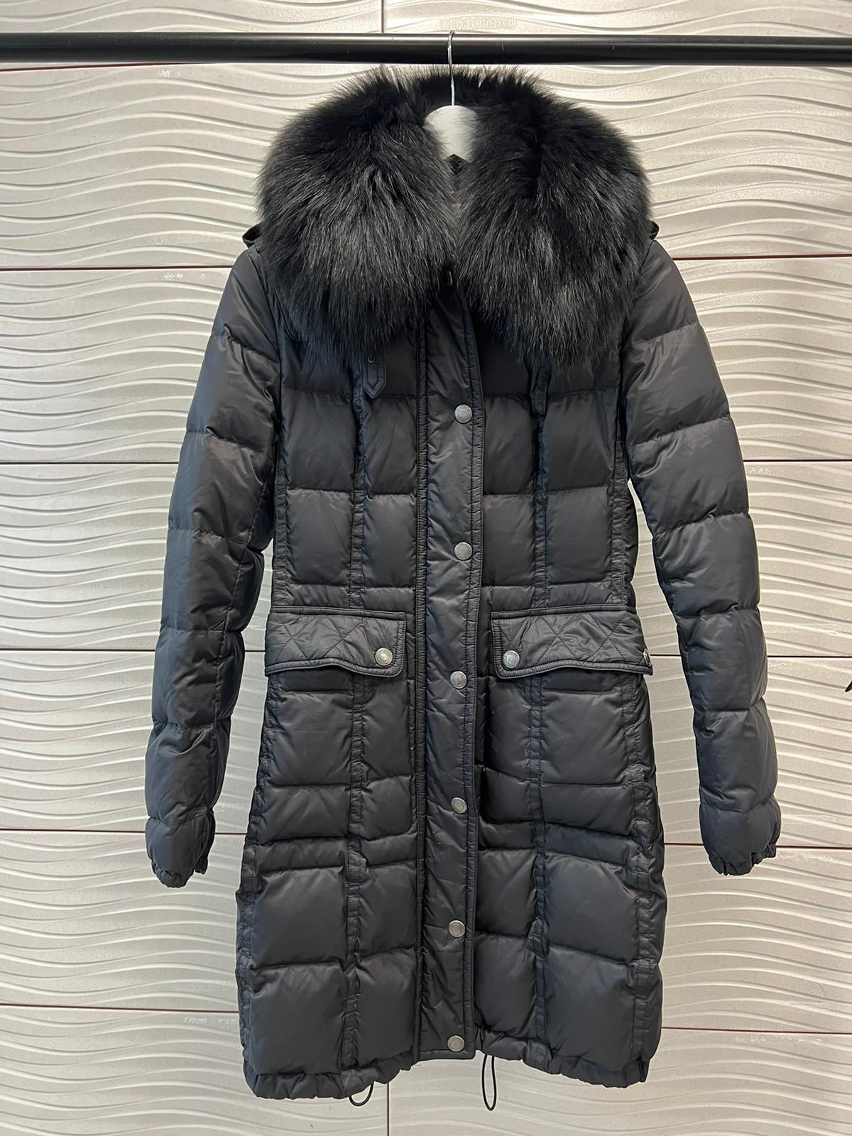 Burberry black quilted down belted jacket with fur collar - UK 6/8