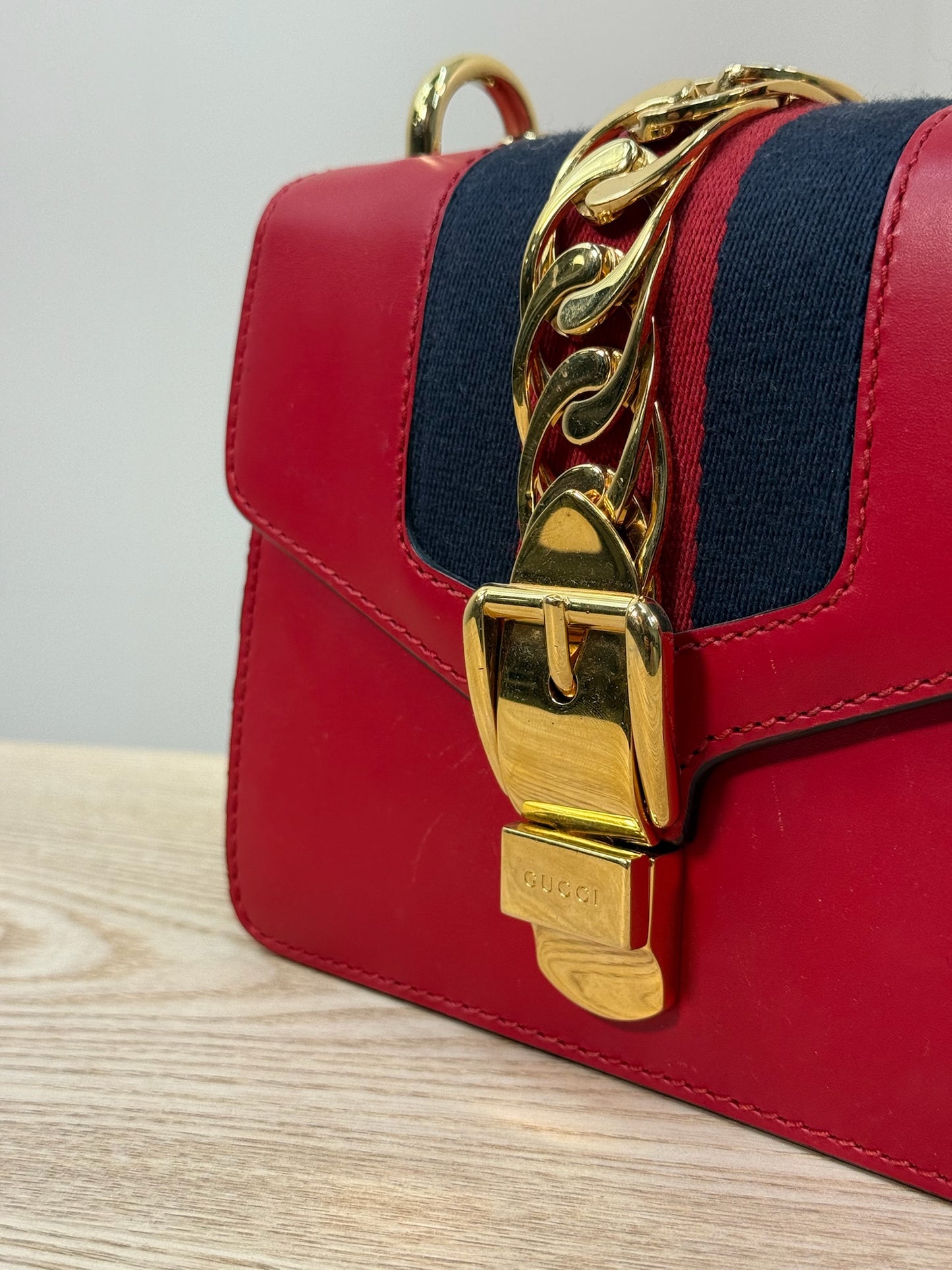 Gucci Red Sylvie Chain Crossbody Leather Handbag - One Size