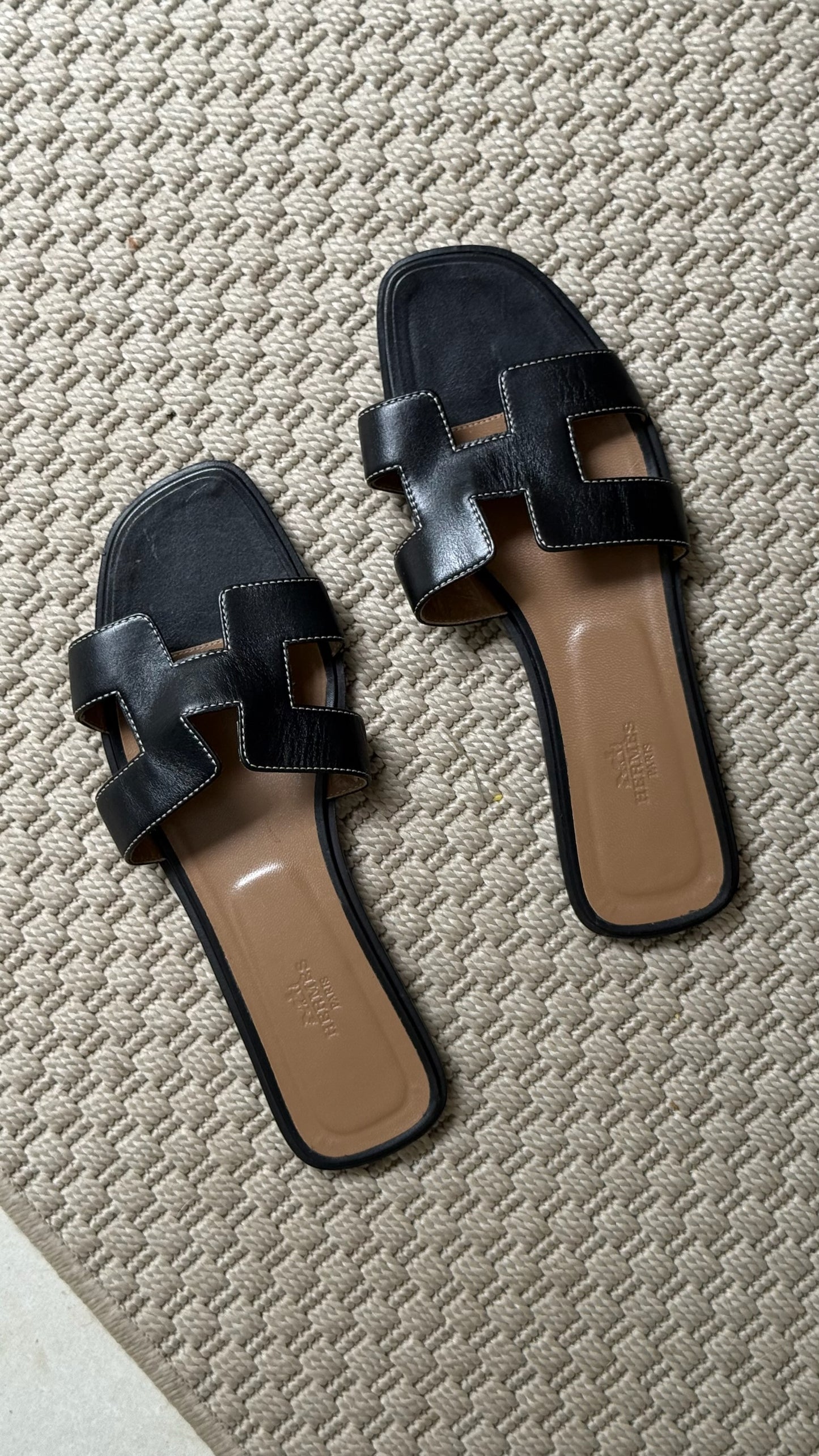 Hermès Black Oran Sandals- 39 / UK 6