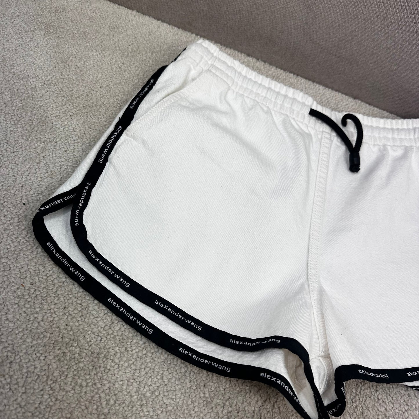 ALEXANDER WANG White & Black Logo Cotton Shorts - Small