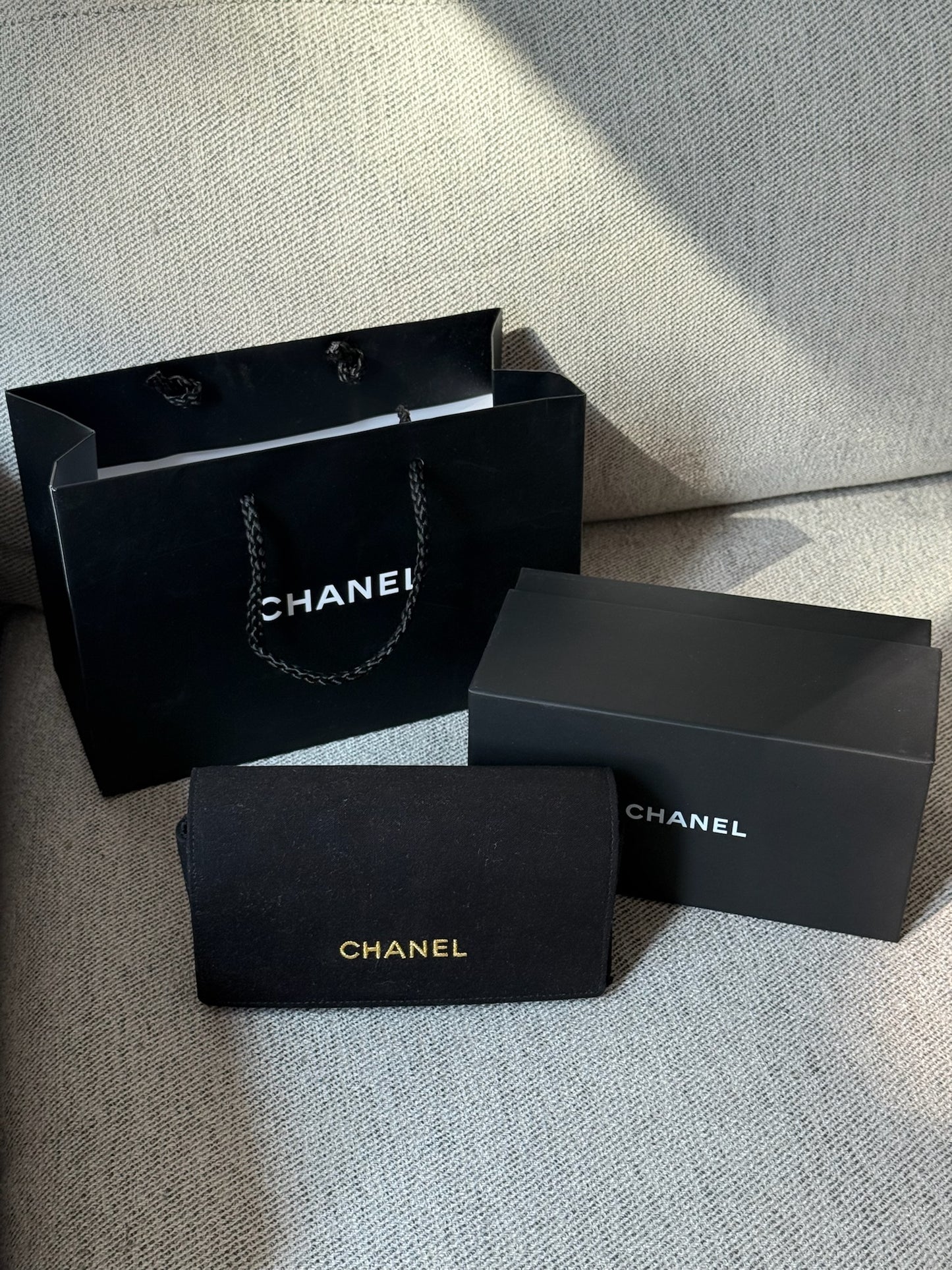 Chanel Square CC Metal, Calfskin
Gold Sunglass