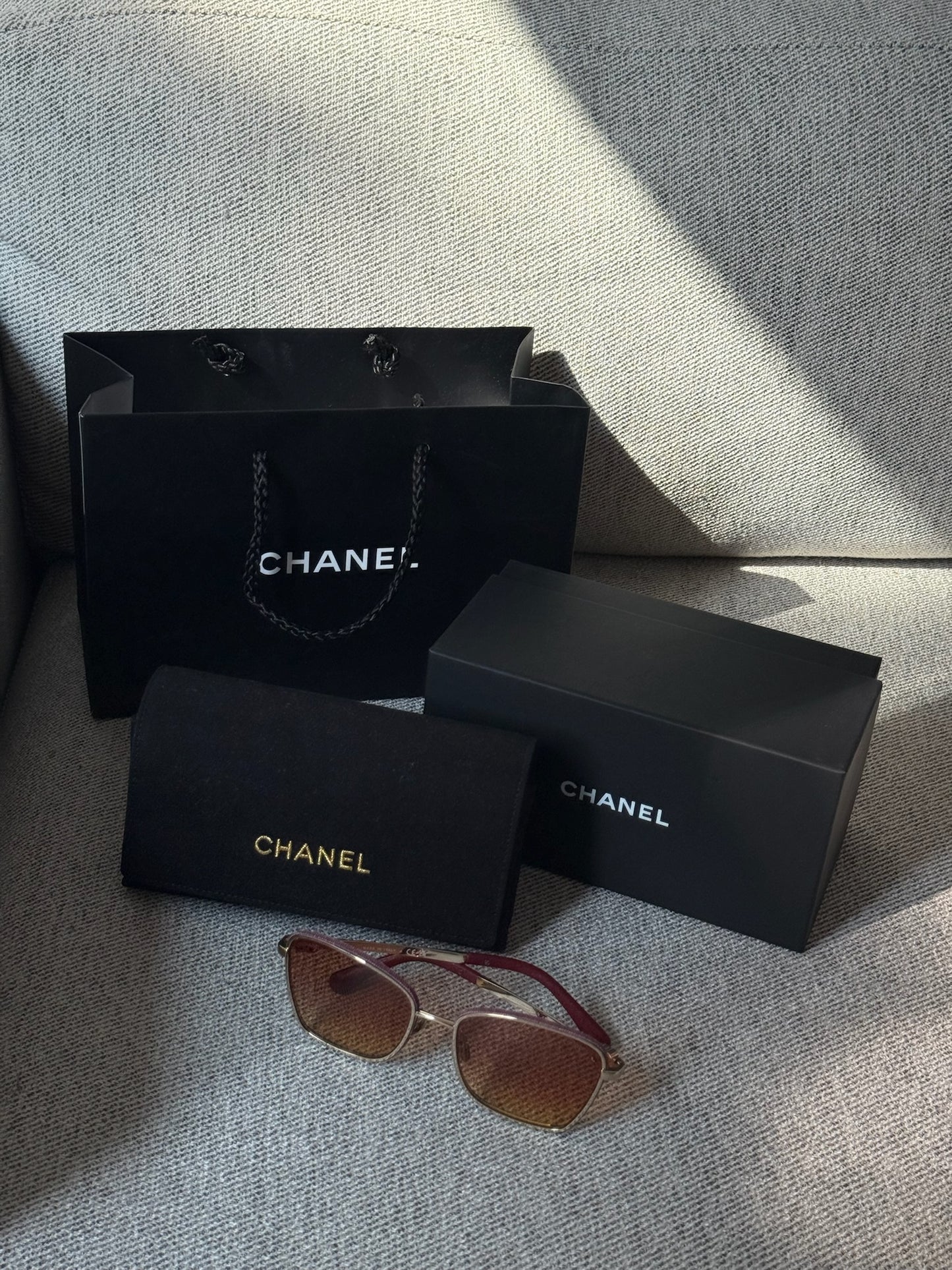 Chanel Square CC Metal, Calfskin
Gold Sunglass