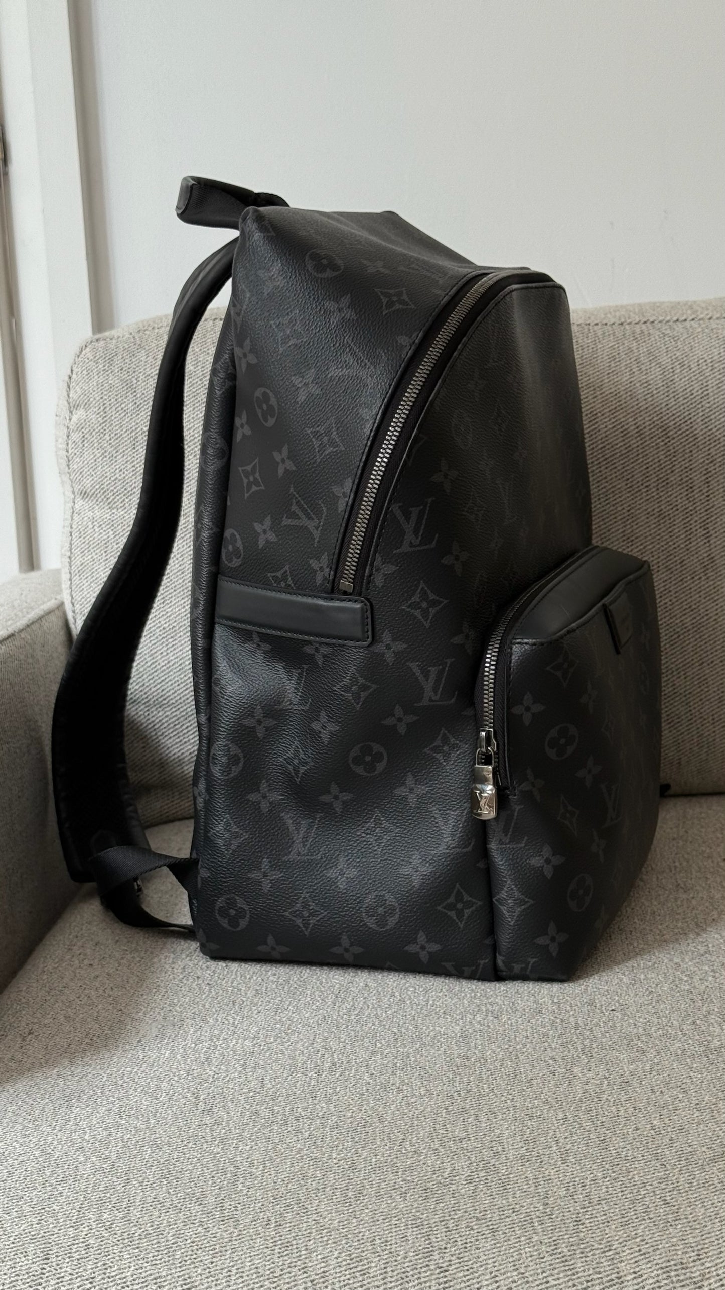 Louis Vuitton Black Discovery PM Monogram BackBag N/A