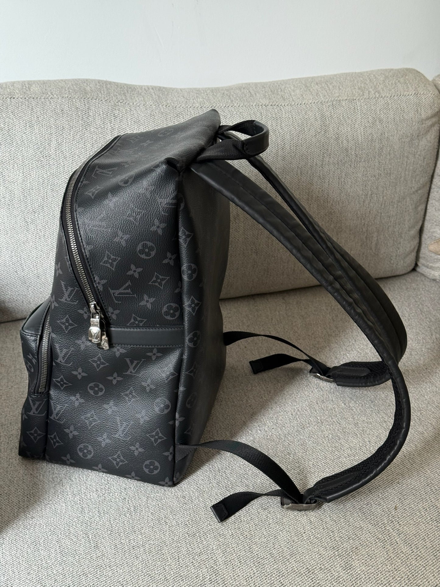 Louis Vuitton Black Discovery PM Monogram BackBag N/A