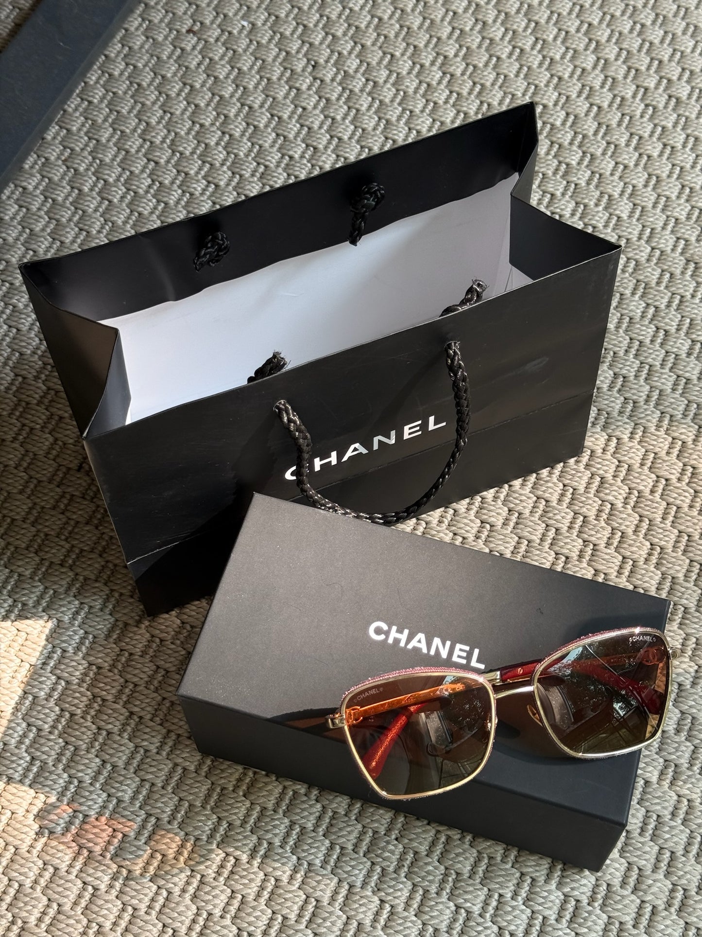 Chanel Square CC Metal, Calfskin
Gold Sunglass