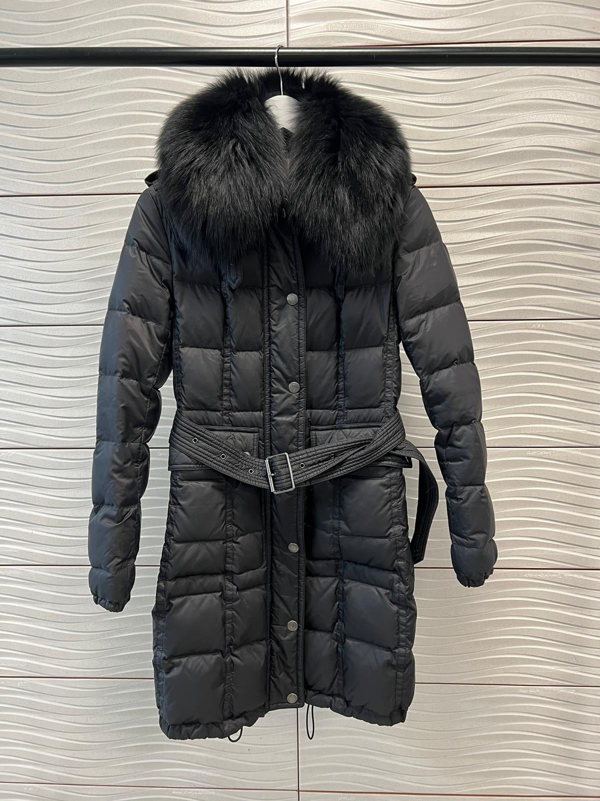 Burberry black quilted down belted jacket with fur collar - UK 6/8