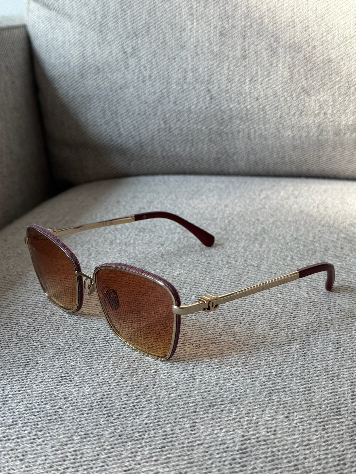 Chanel Square CC Metal, Calfskin
Gold Sunglass