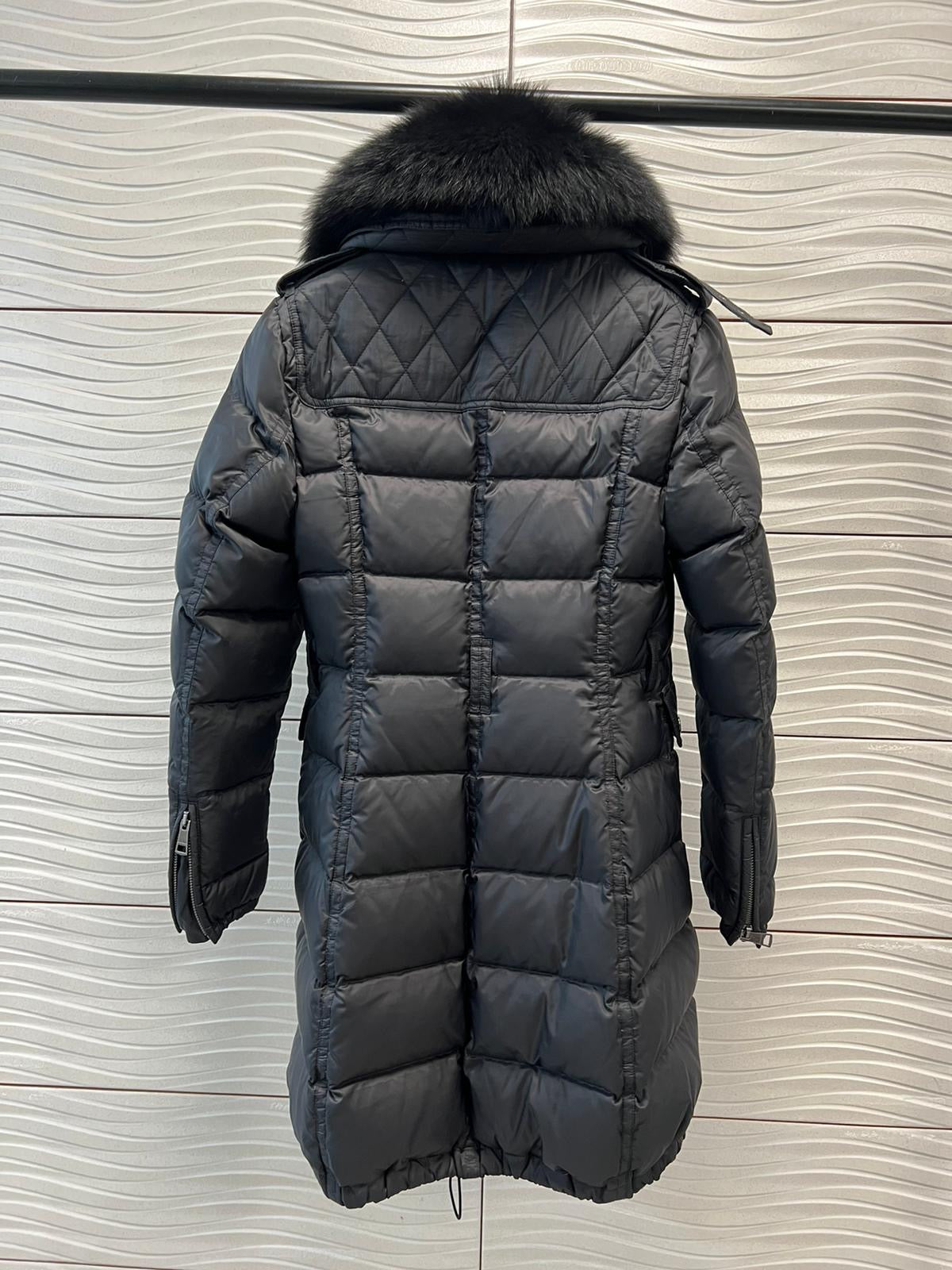 Burberry black quilted down belted jacket with fur collar - UK 6/8
